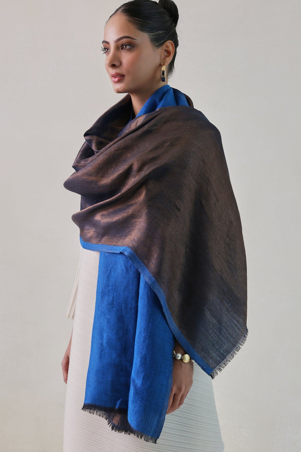 Tabbasum Reversible Zari Teal Stole