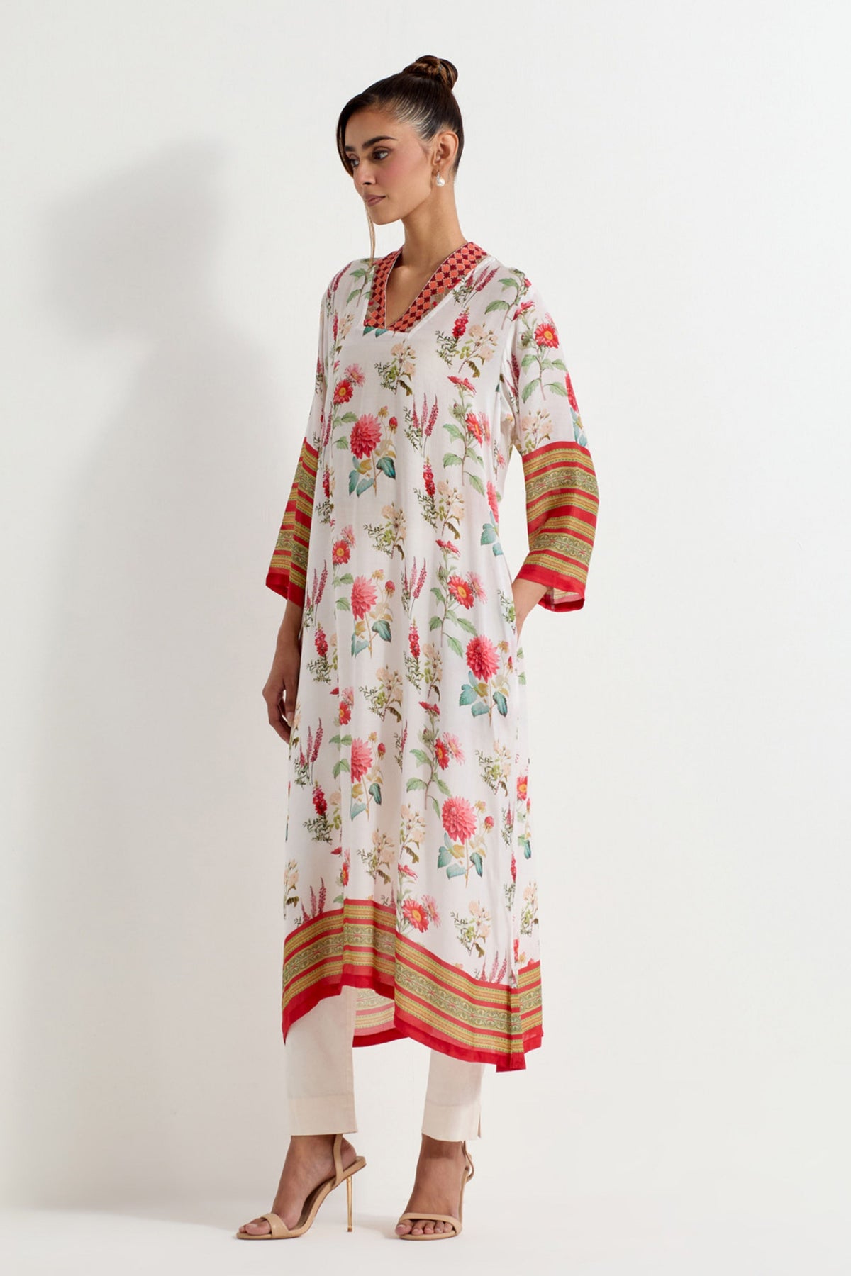 Daisy Embroidered Kurta Set