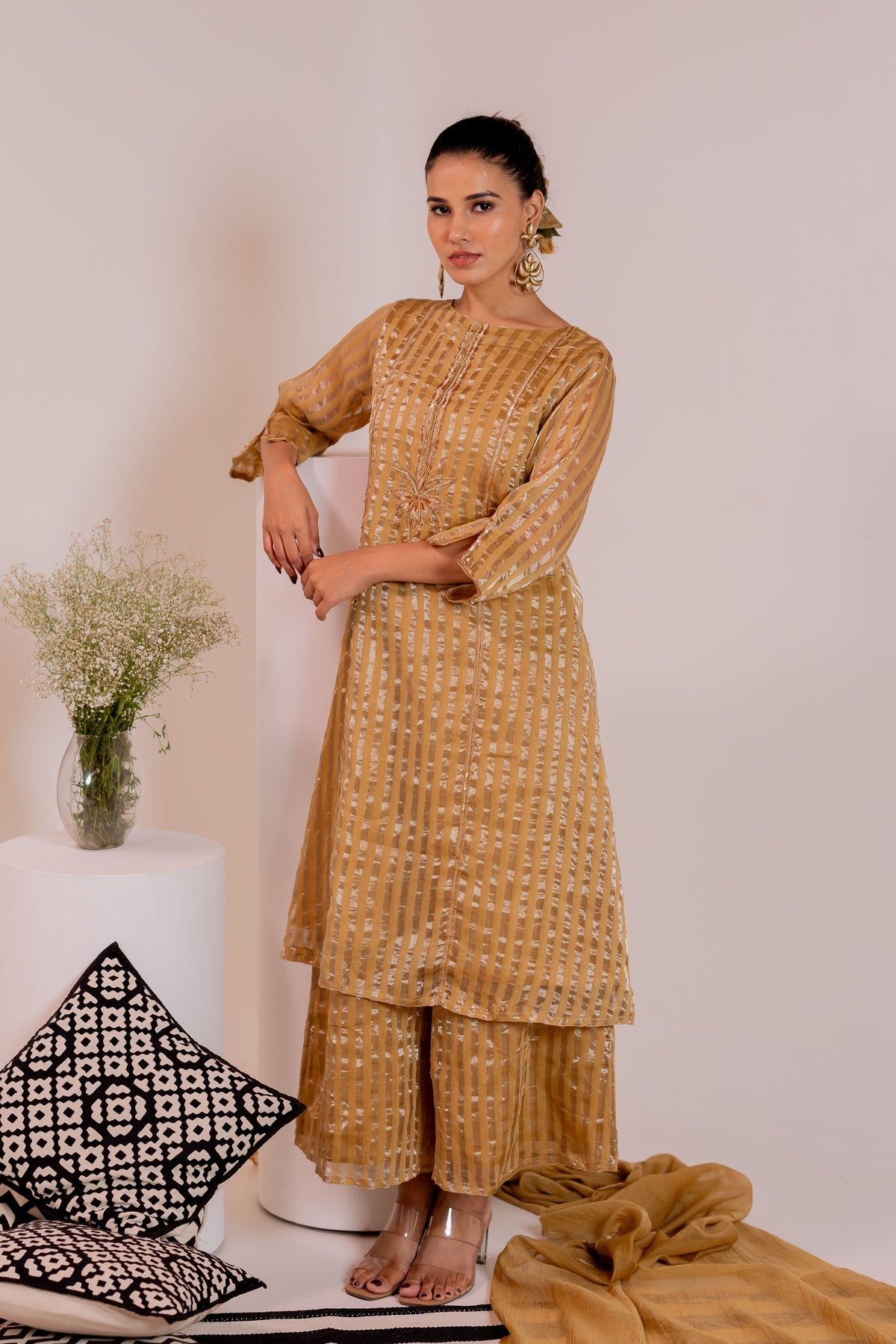 Sauvaran Golden Kurta Set