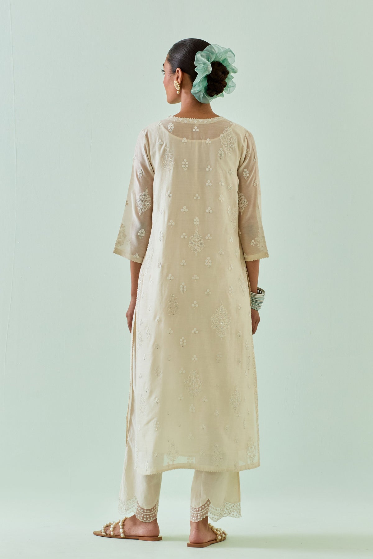 Off White Scalloped Embroidery Kurta Set