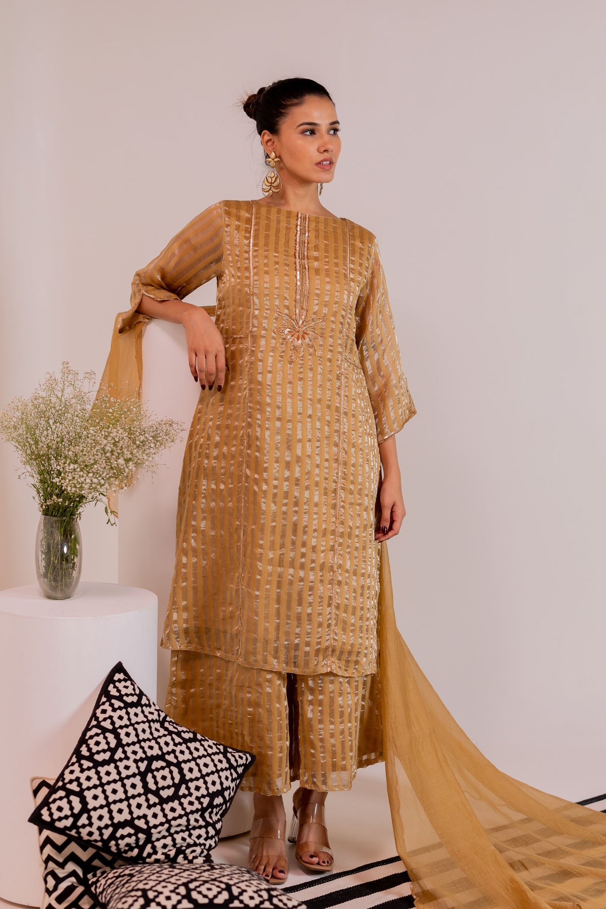 Sauvaran Golden Kurta Set