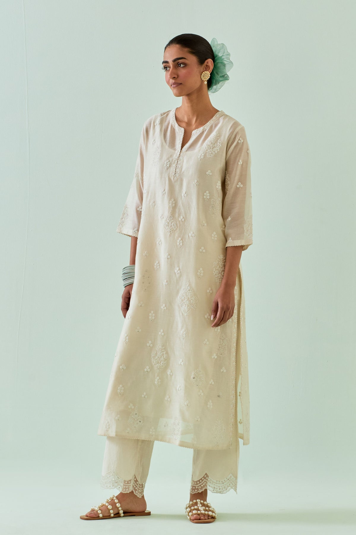 Off White Scalloped Embroidery Kurta Set