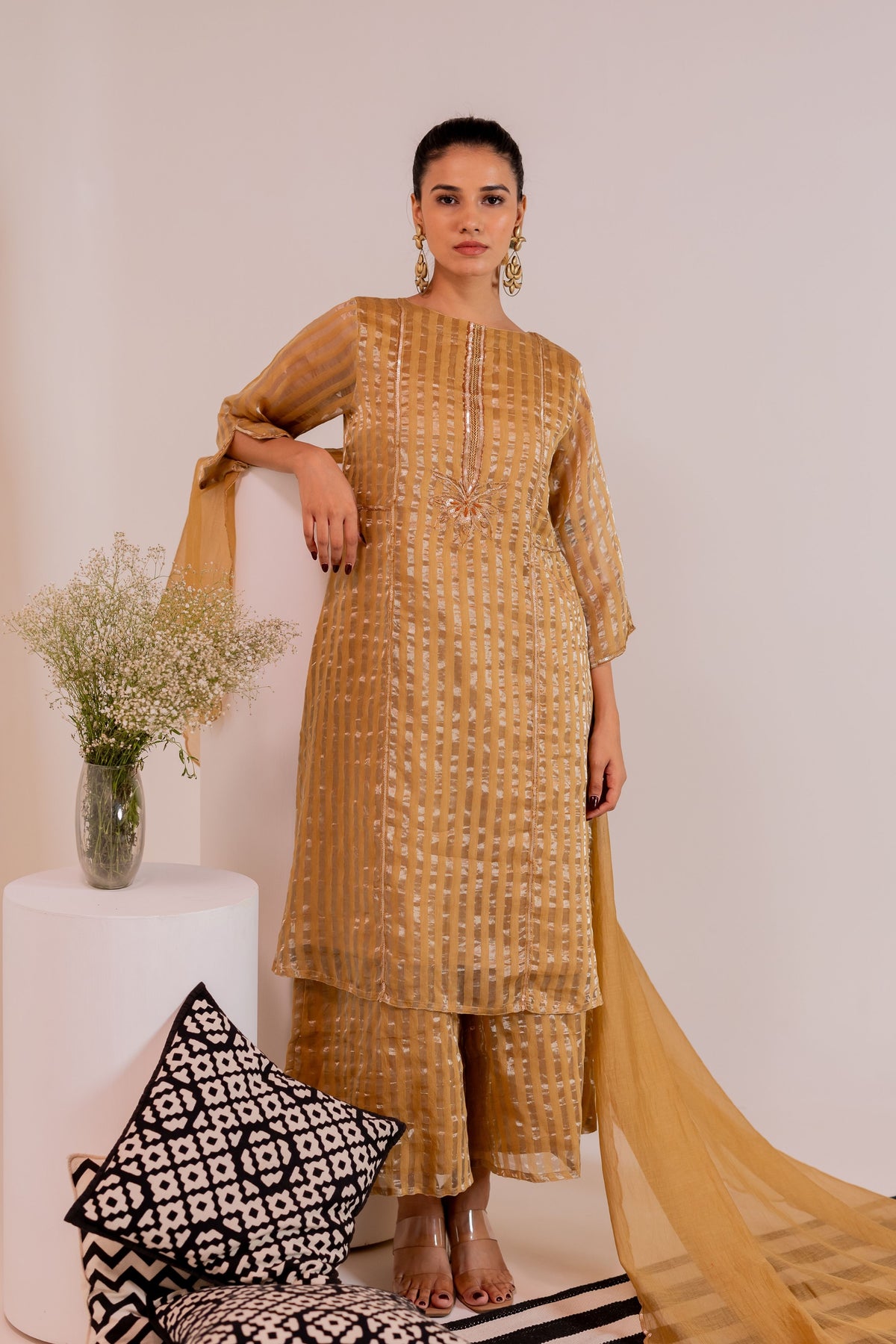 Sauvaran Golden Kurta Set