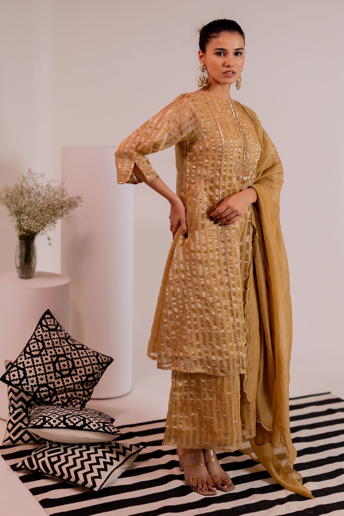 Sauvaran Golden Kurta Set