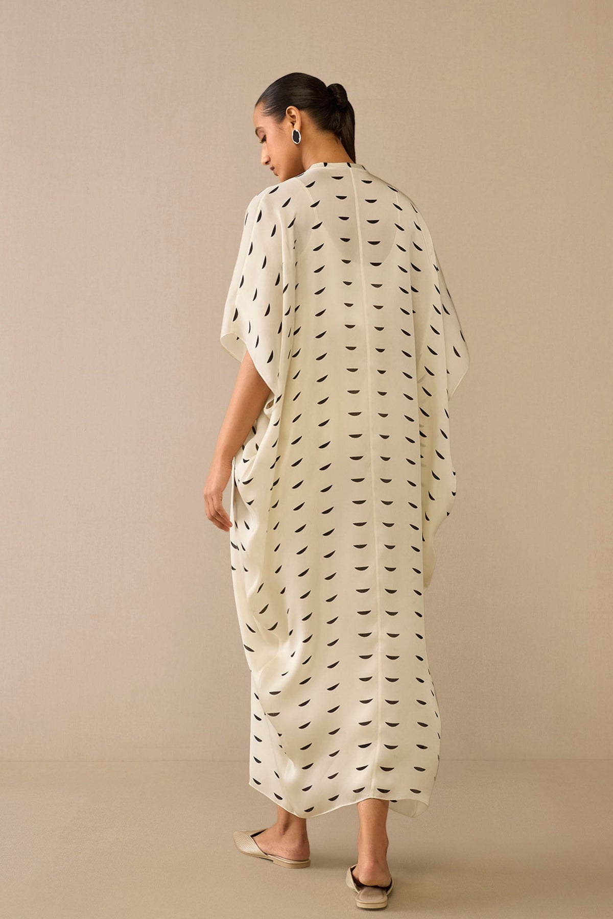 Ivory Dillagi Cape Set