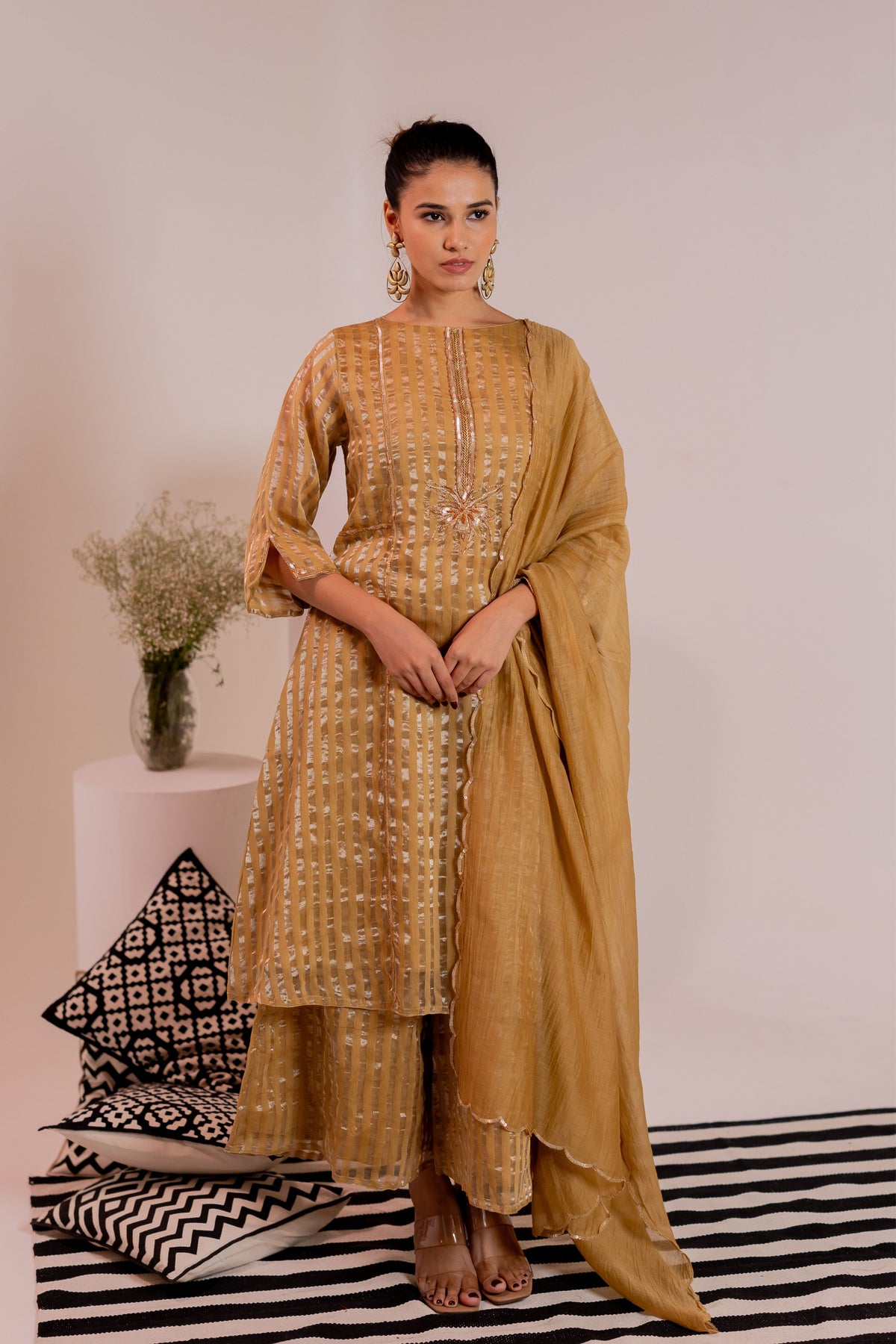 Sauvaran Golden Kurta Set