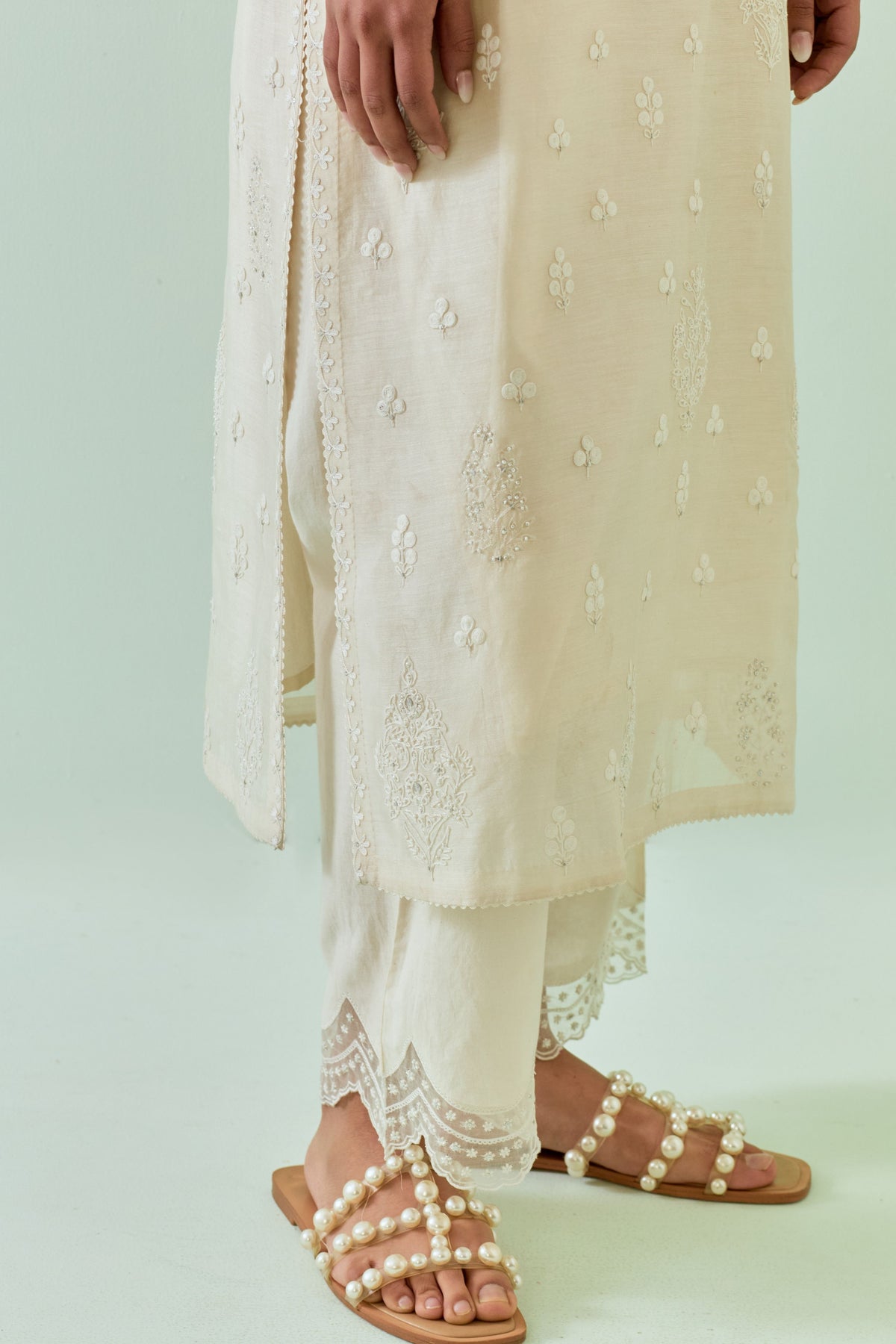 Off White Scalloped Embroidery Kurta Set