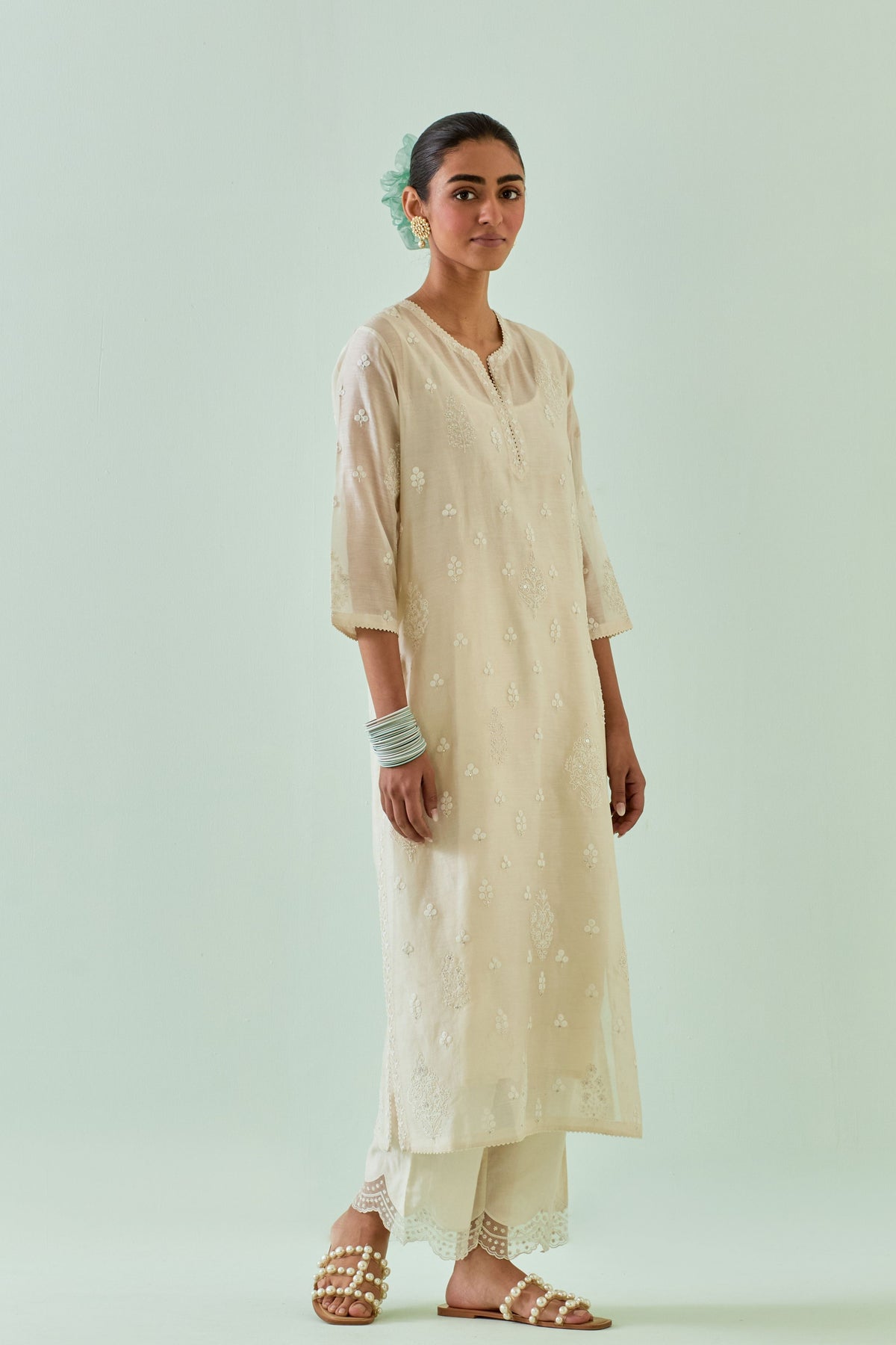 Off White Scalloped Embroidery Kurta Set