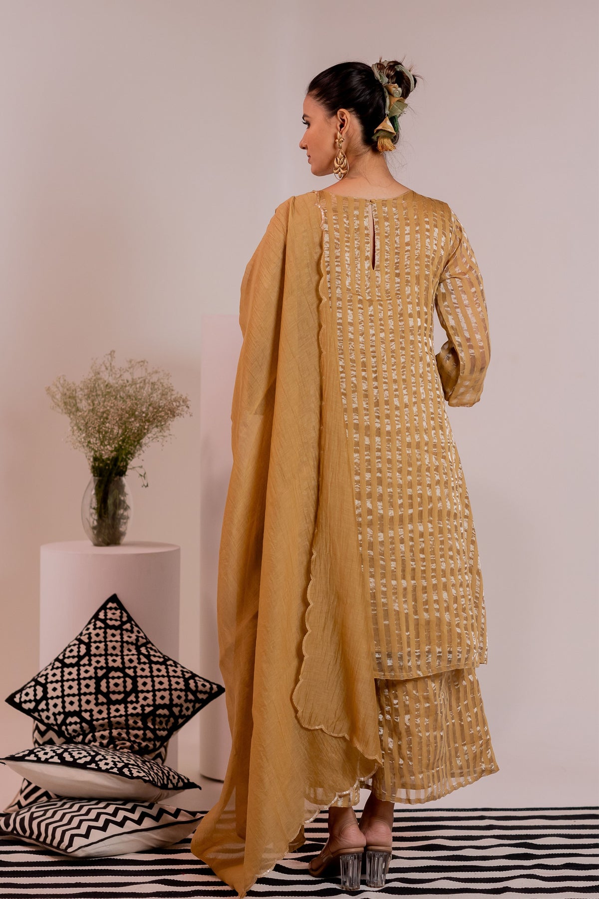 Sauvaran Golden Kurta Set