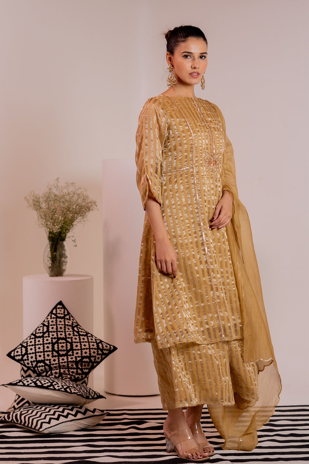 Sauvaran Golden Kurta Set