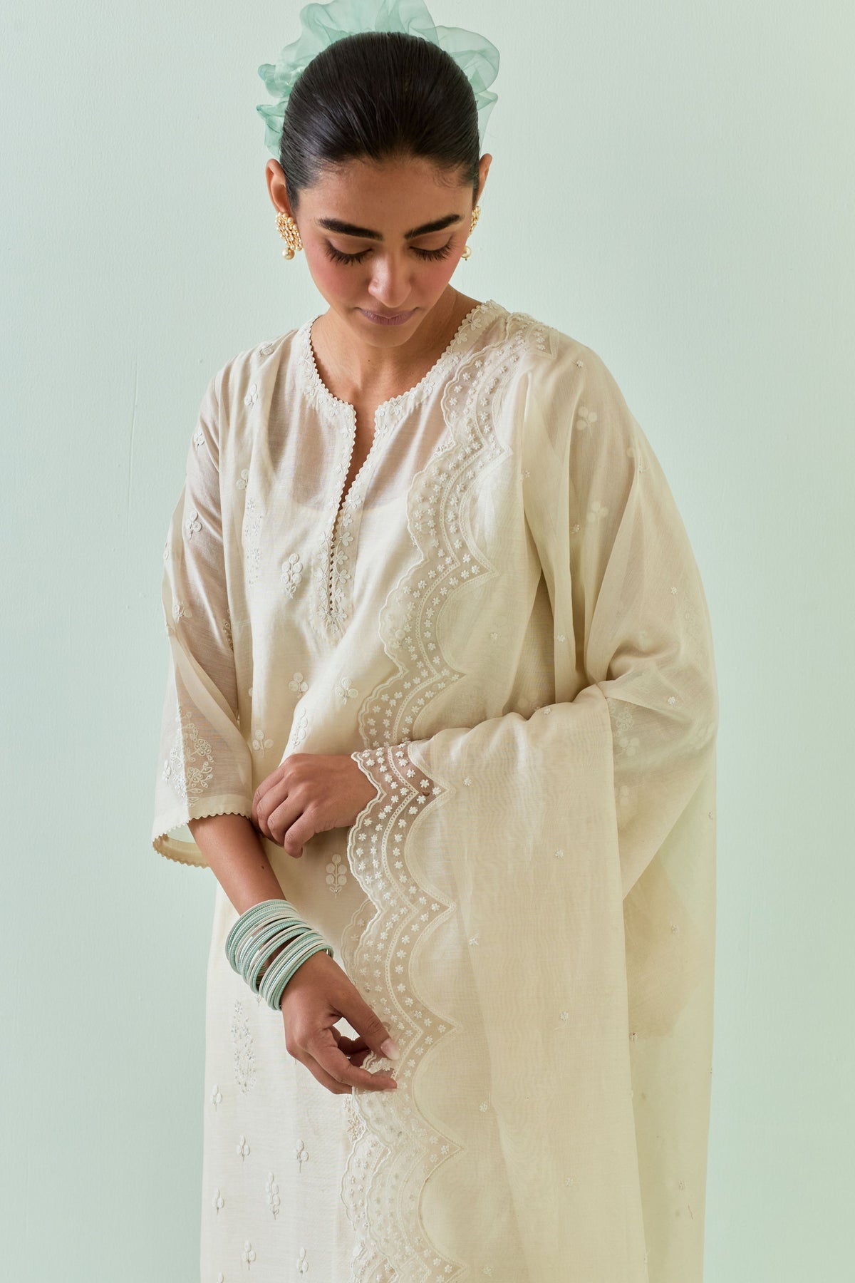 Off White Scalloped Embroidery Kurta Set