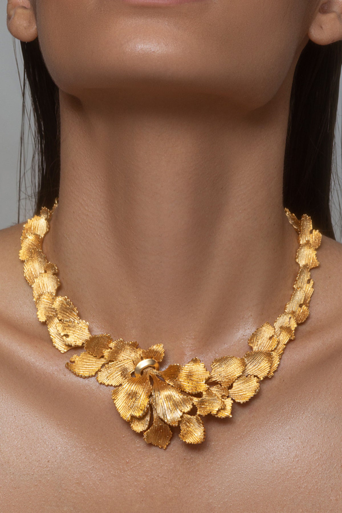 Matte gold floresco necklace