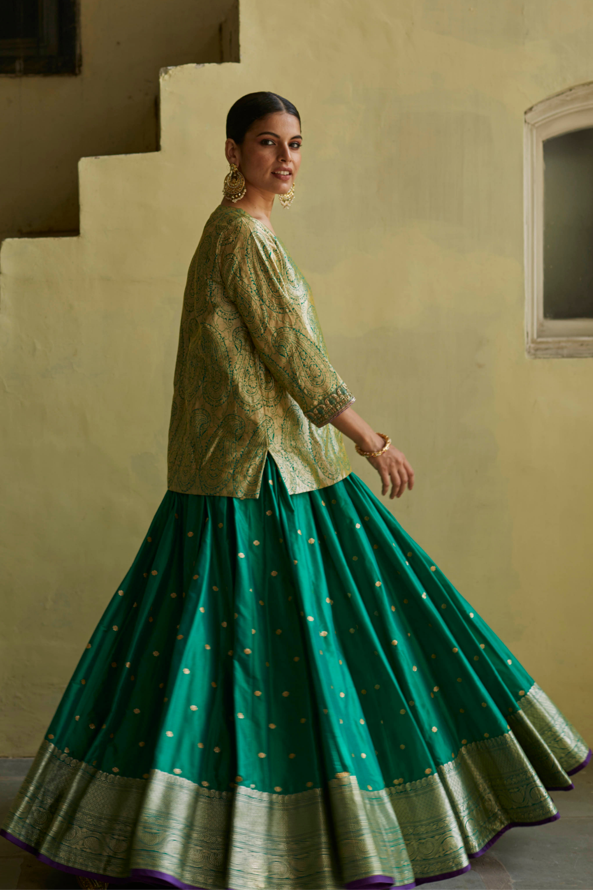 Panna Tehvaar Lehenga