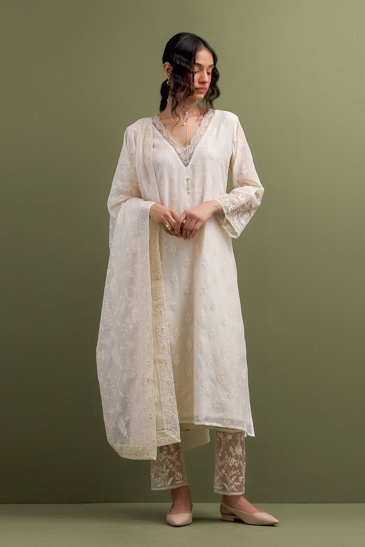 Ivory V Neck Kurta Set Dupatta