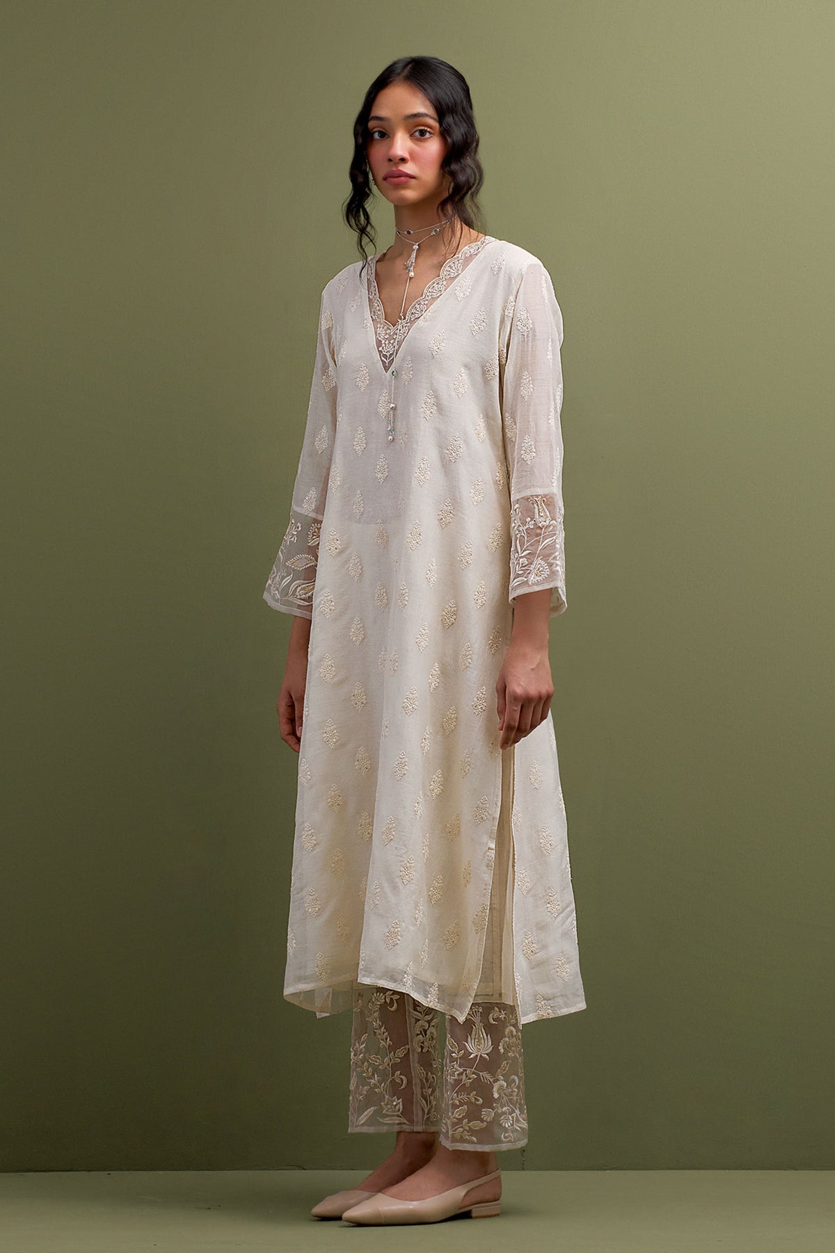 Ivory V Neck Kurta Set Dupatta