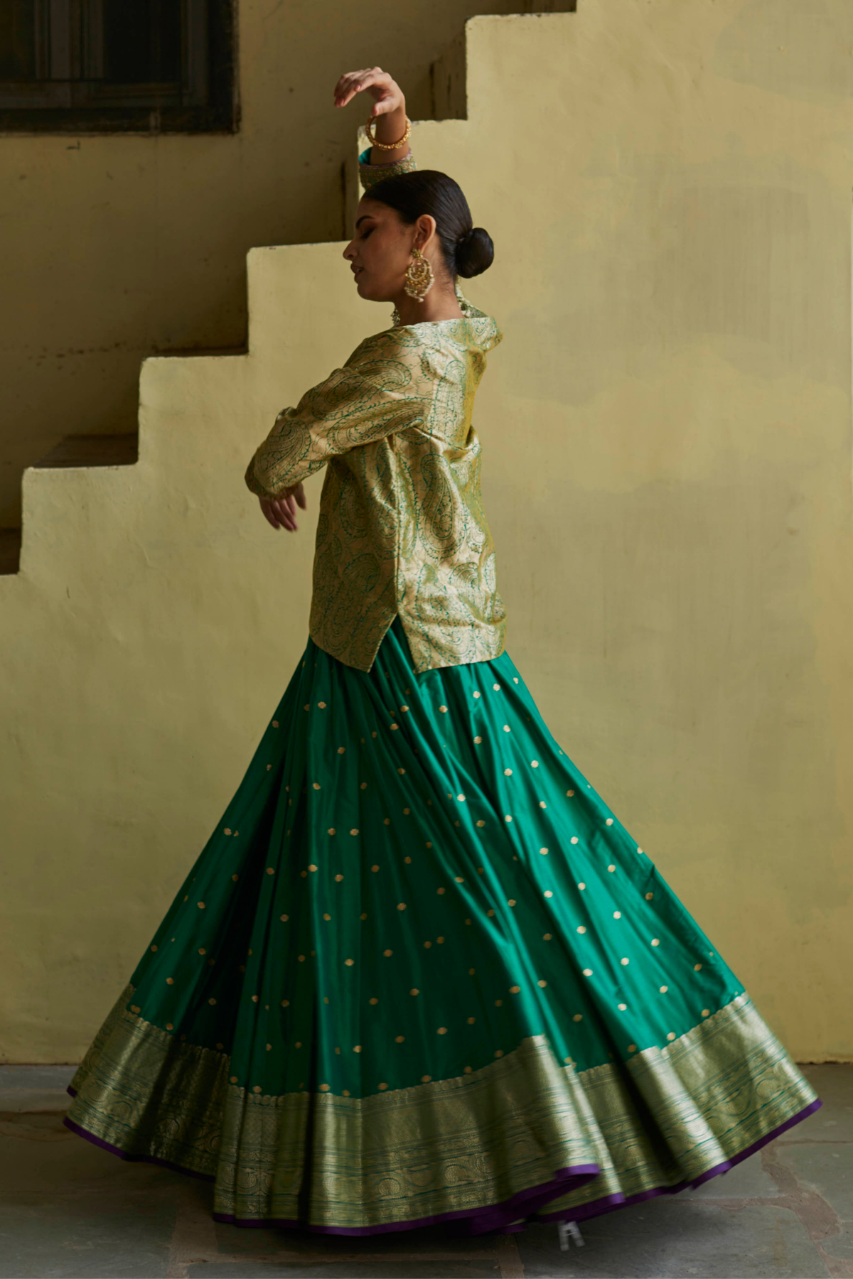 Panna Tehvaar Lehenga