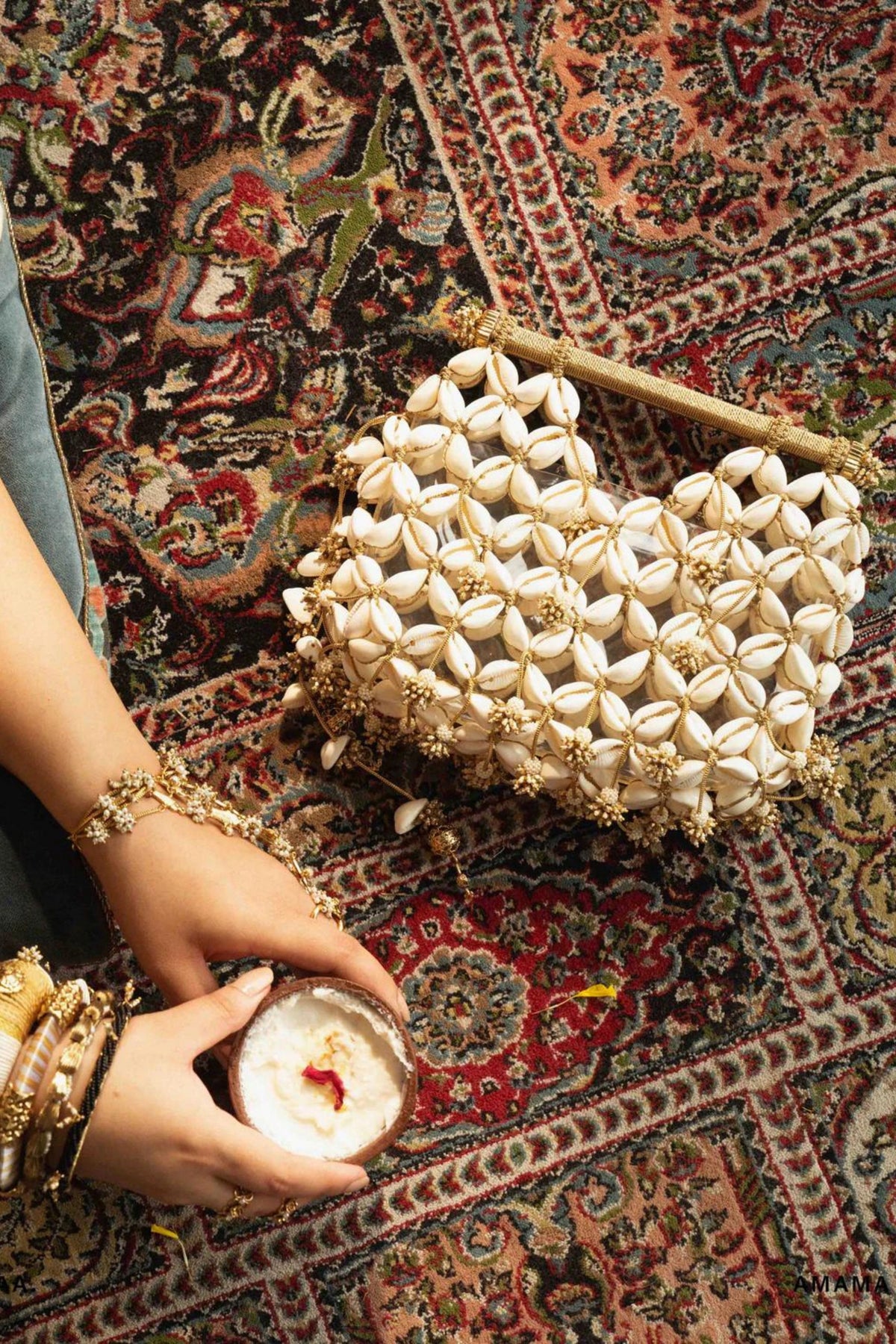 Basra Cowrie Woven Handheld Bag