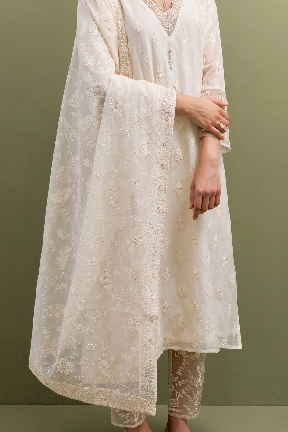 Ivory V Neck Kurta Set Dupatta