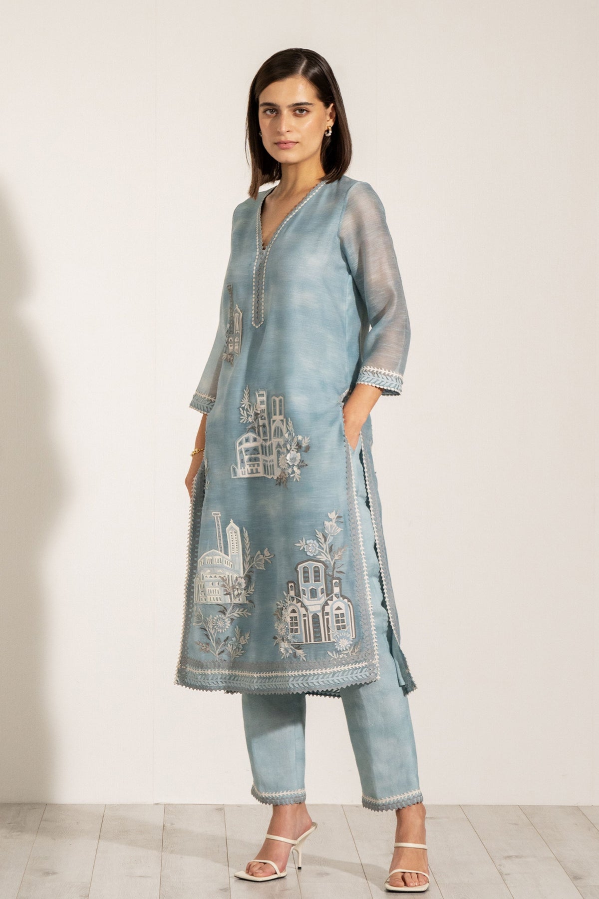 Della Kurta Set