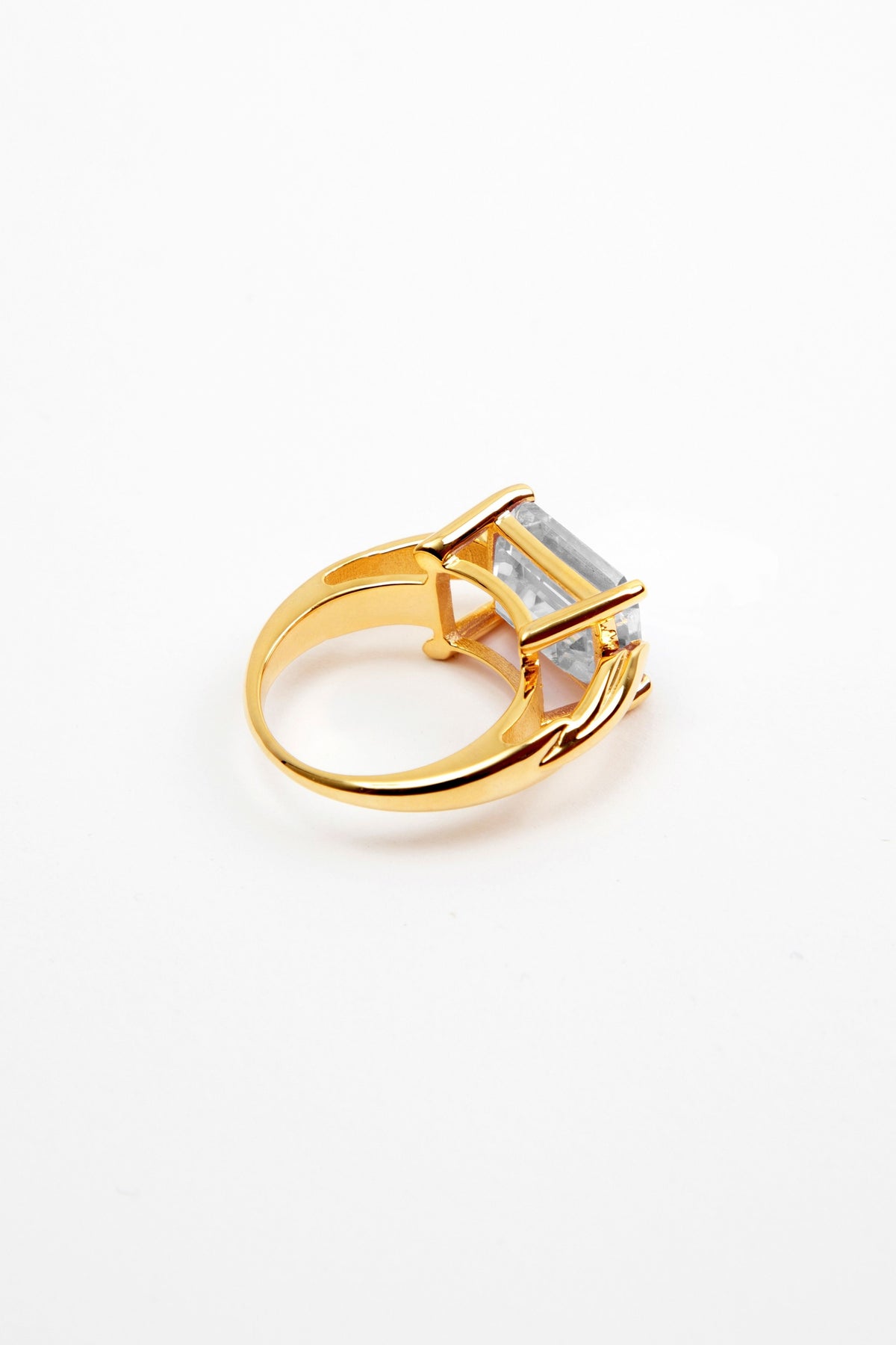 Zementine Essential White Ring