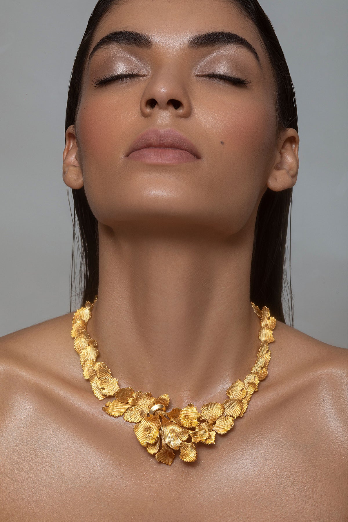 Matte gold floresco necklace