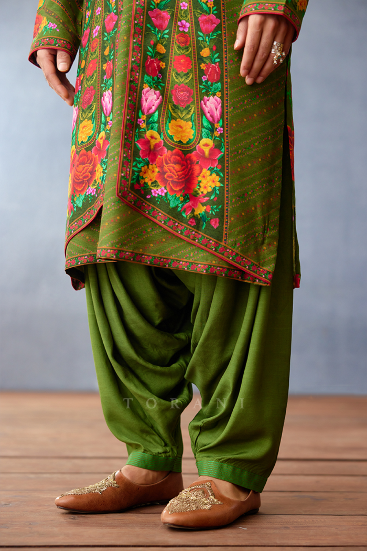 Dil Saaz Farid Kurta Set