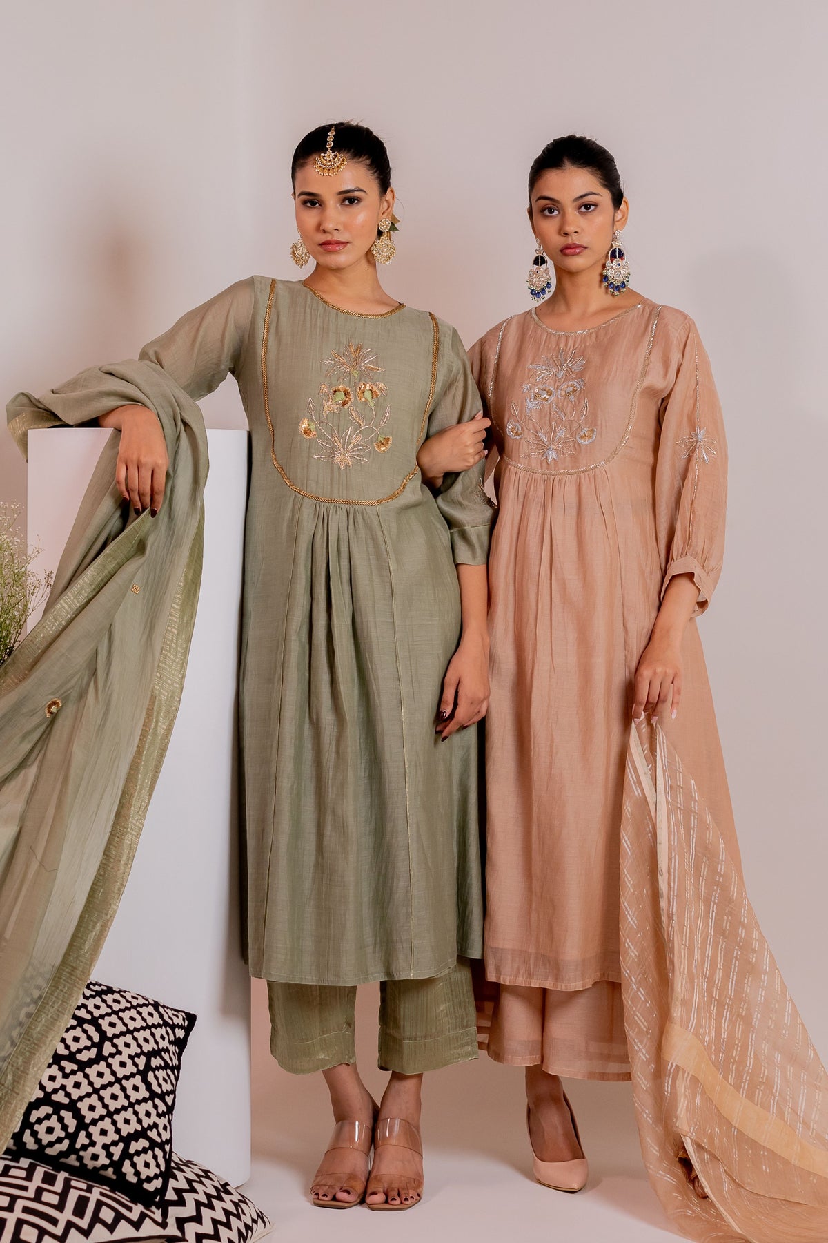 Avin Kurta Set With Organza Dupatta