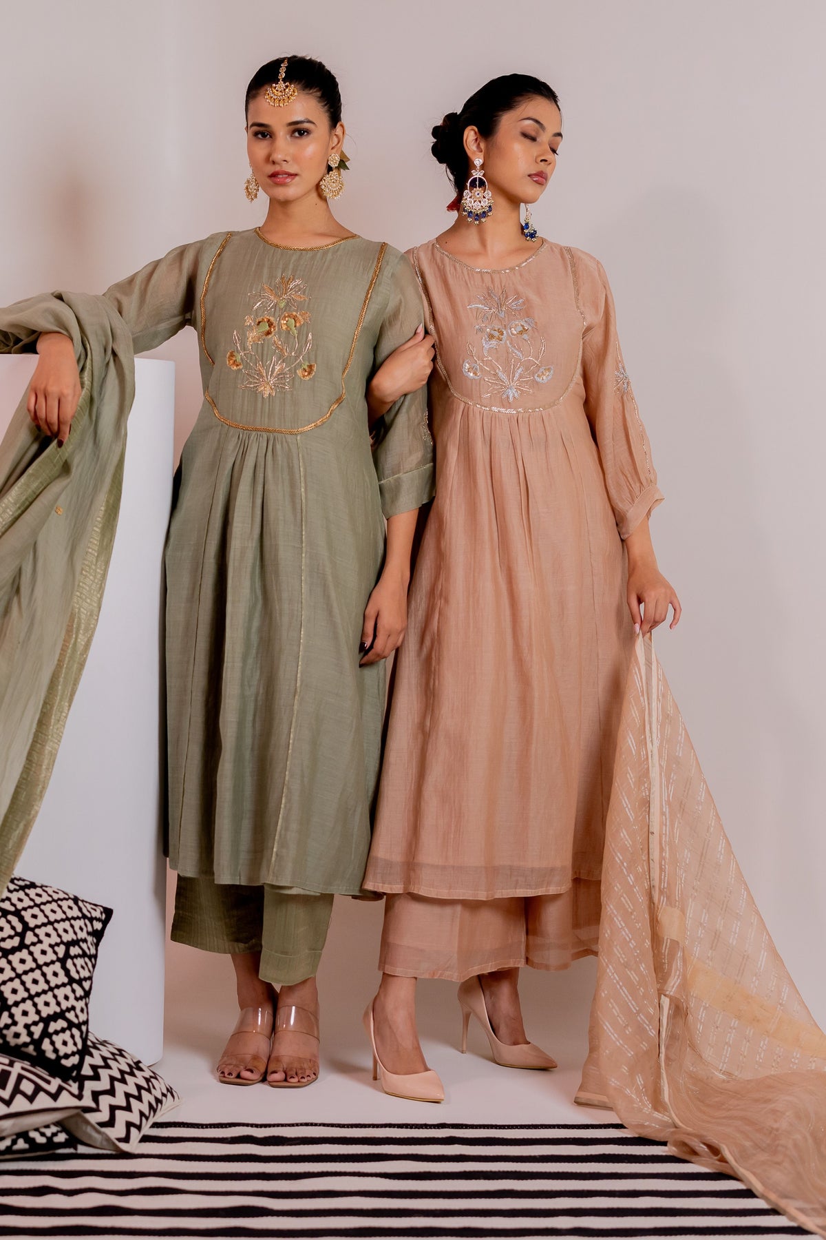 Avin Kurta Set With Organza Dupatta