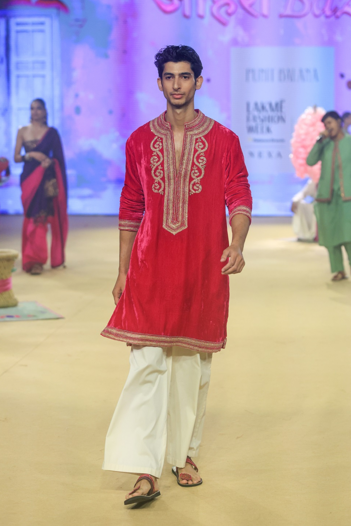 Gulabi Gulaal Kurta Set