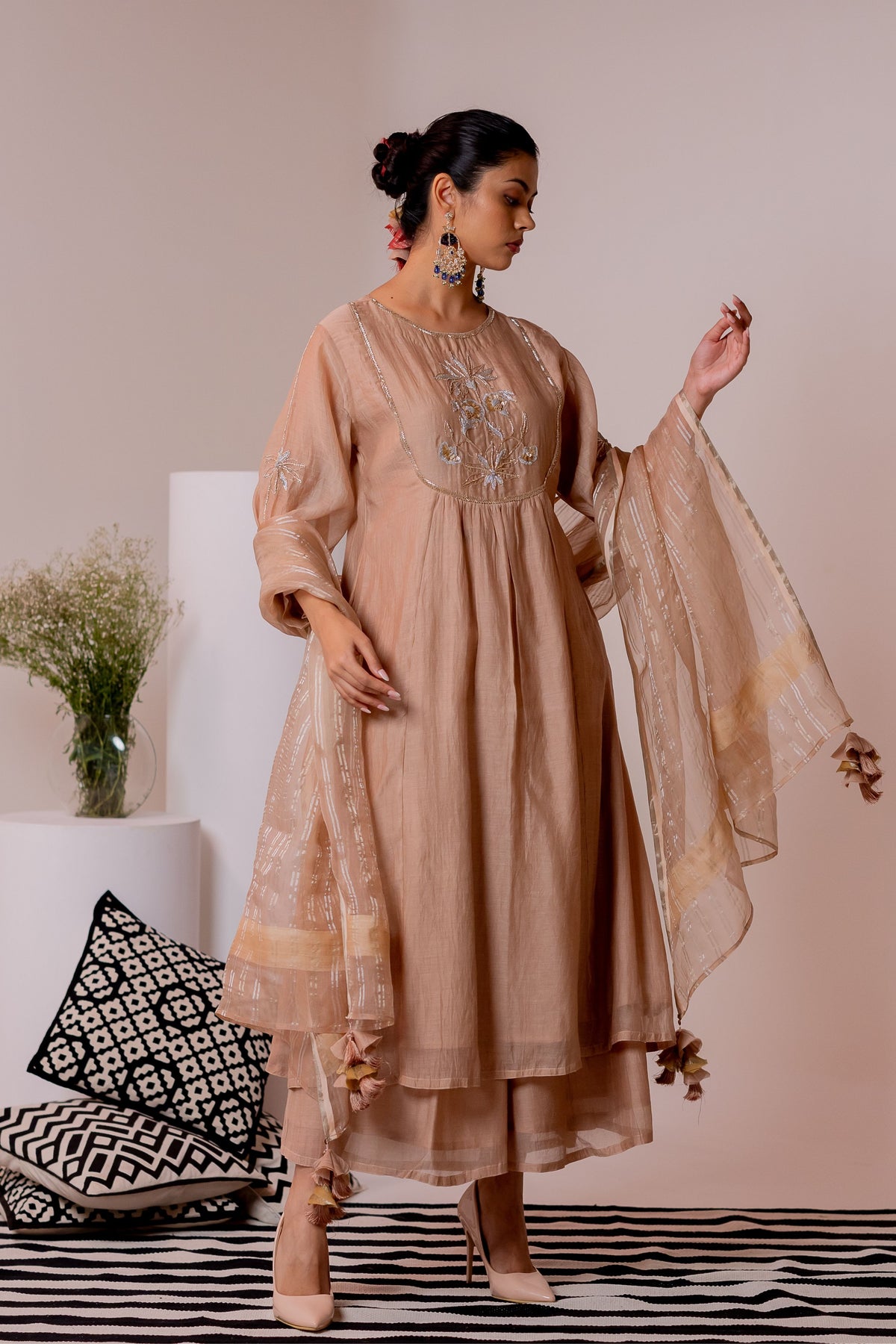 Avin Kurta Set With Organza Dupatta