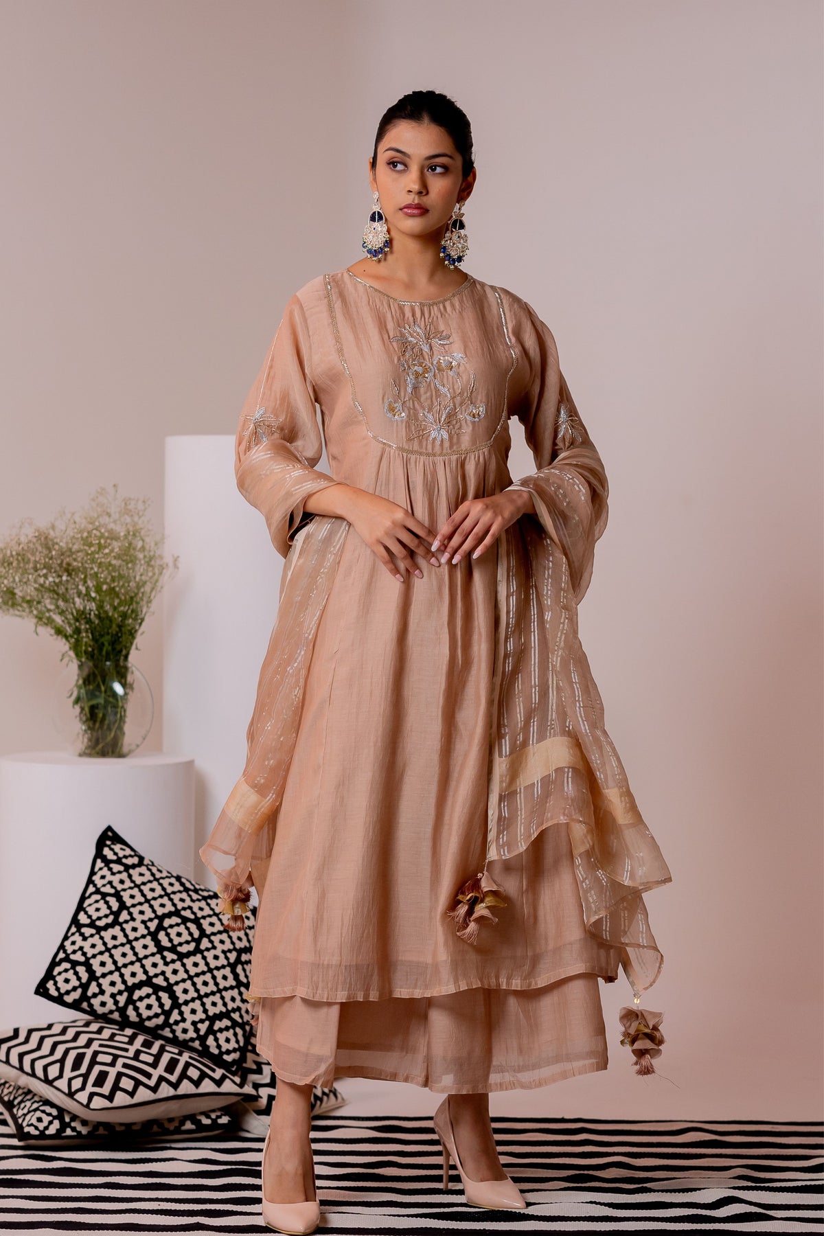 Avin Kurta Set With Organza Dupatta