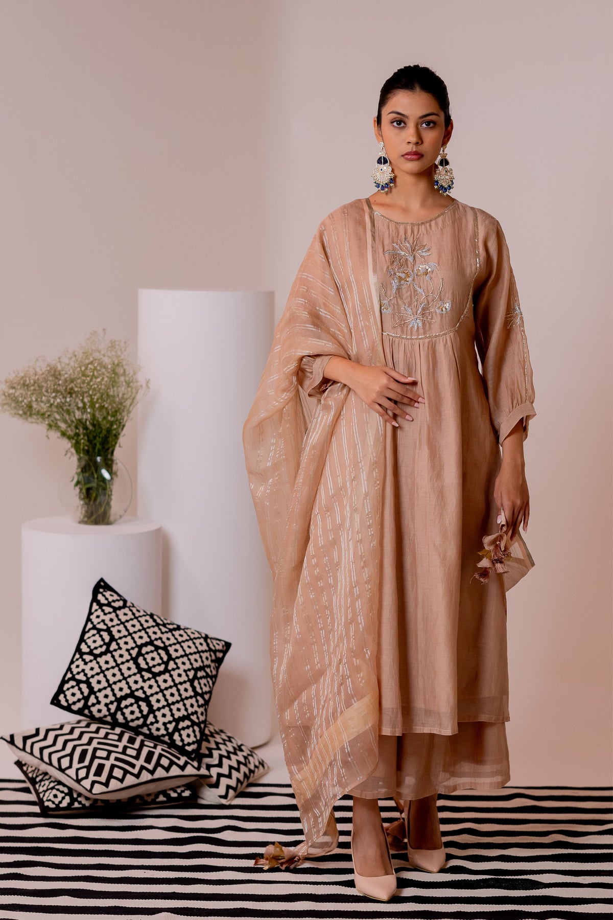 Avin Kurta Set With Organza Dupatta