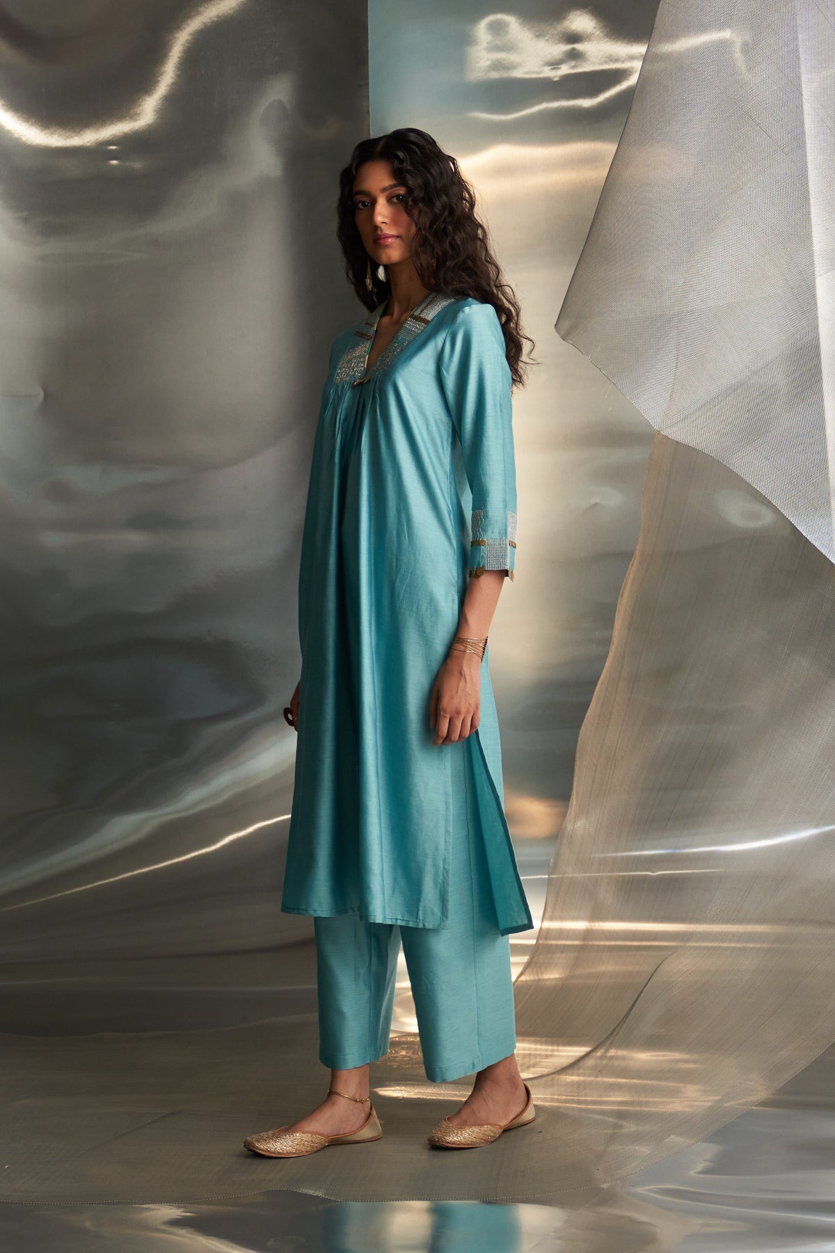 Blue V-neck Kurta Set