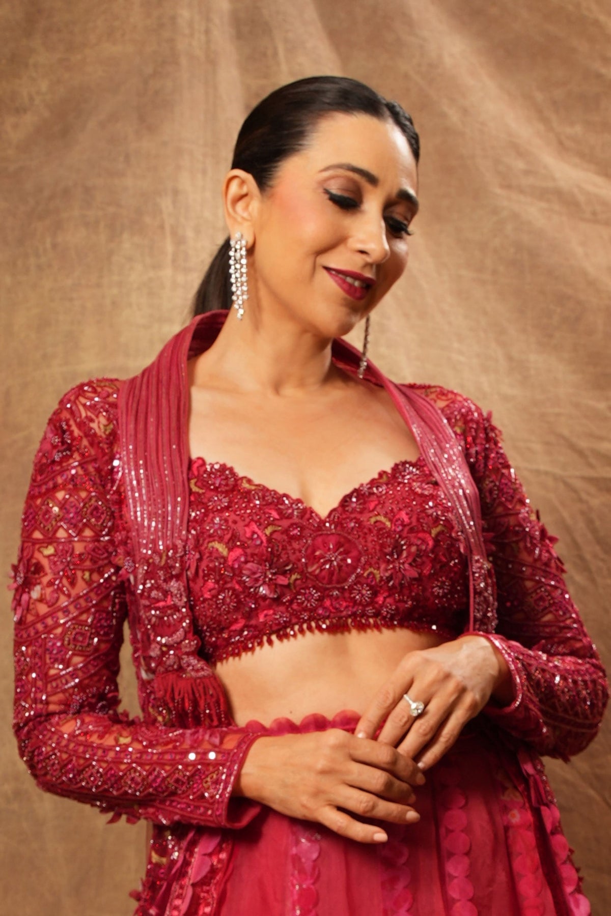 Karisma Kapoor in Awigna