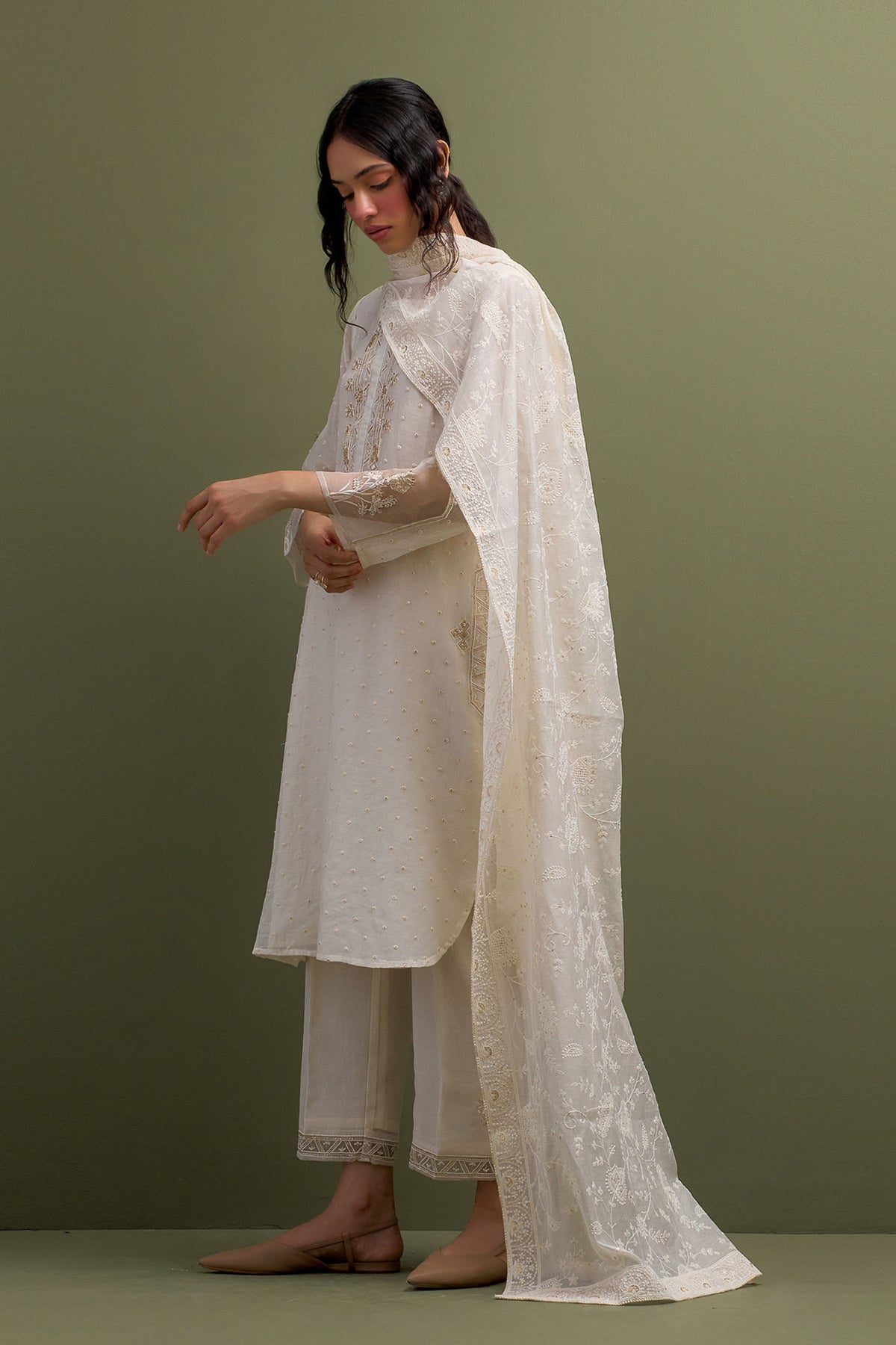 Ivory Embroidered High Low Kurta Set With Dupatta