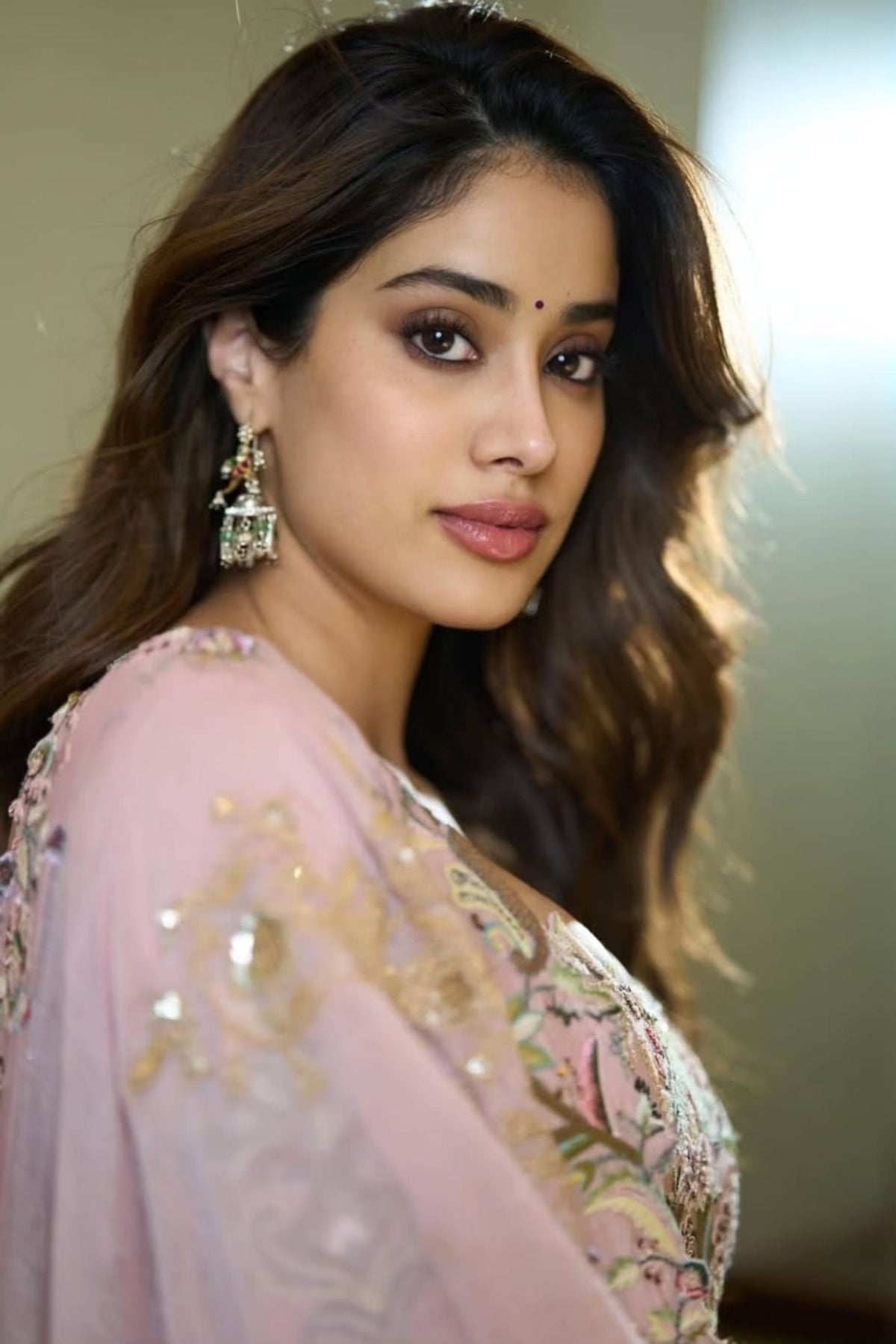 Janhvi Kapoor in Anamika Khanna