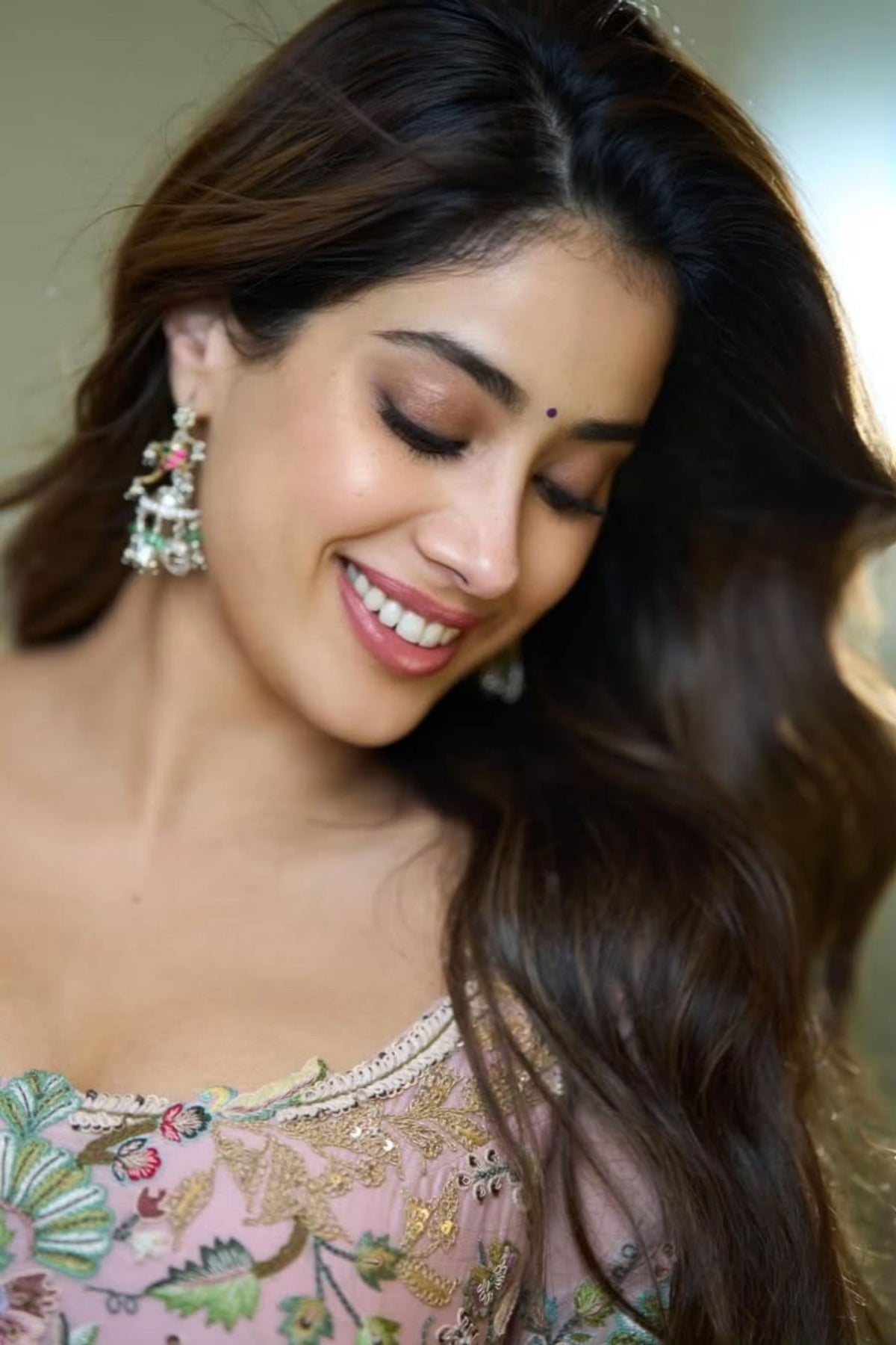 Janhvi Kapoor in Anamika Khanna