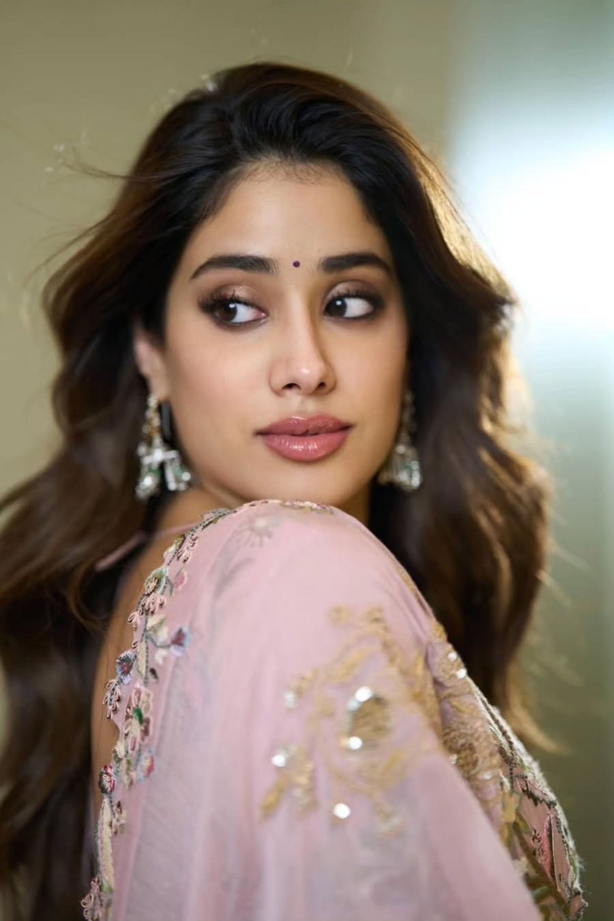 Janhvi Kapoor in Anamika Khanna