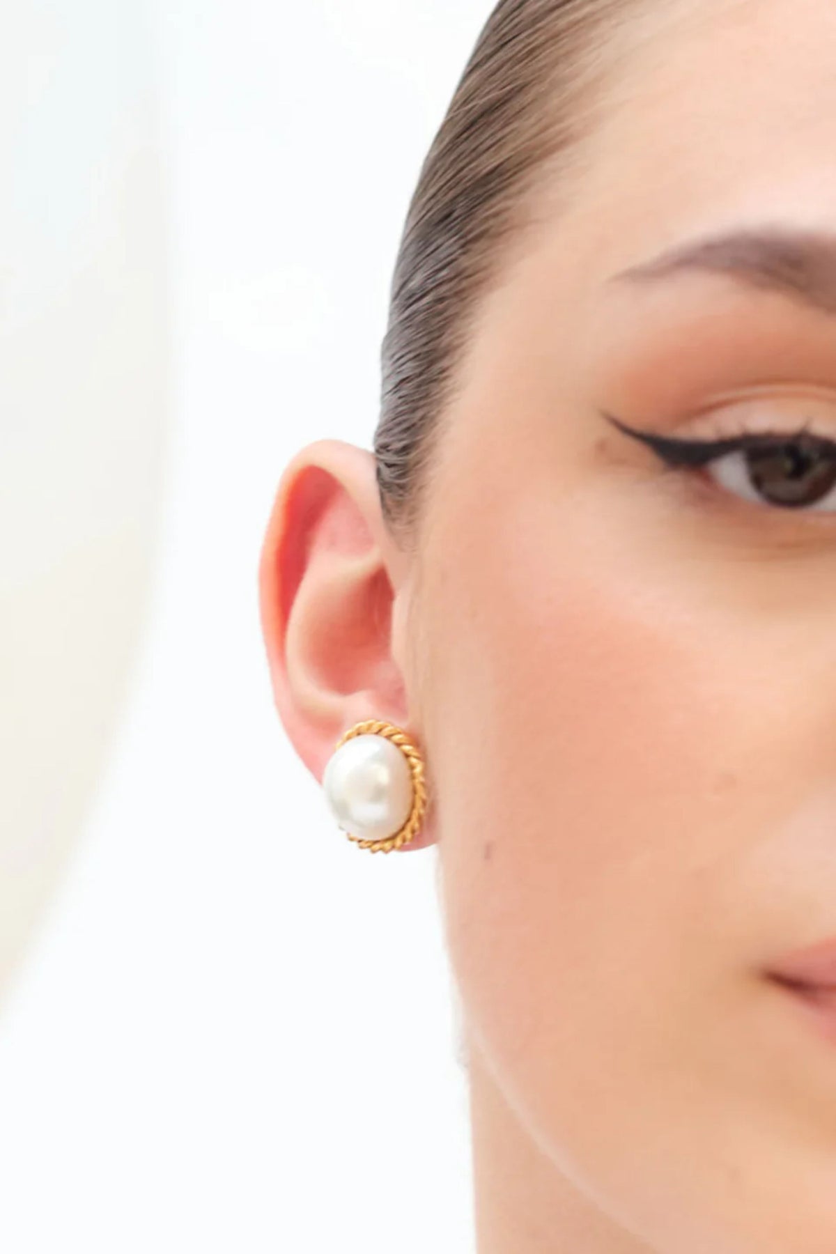 White 14mm Senora Studs Earring