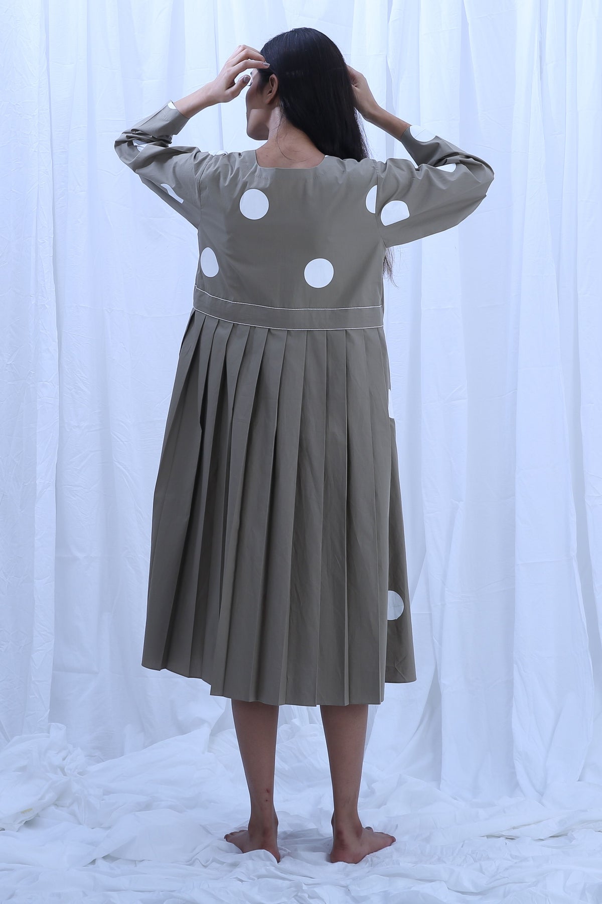 Earthy Grayish  Round Neck Pleated Dress