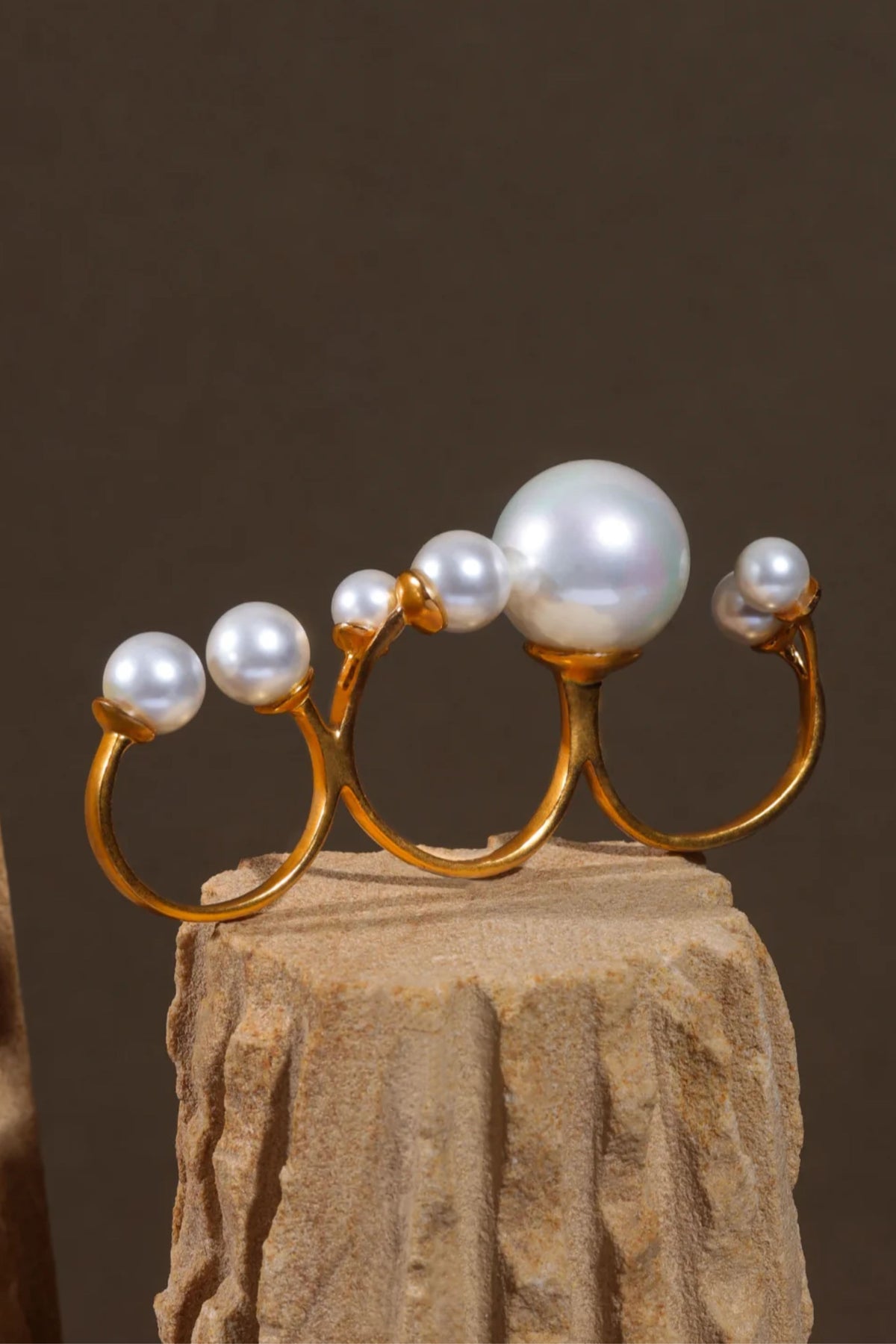 White Molecule Ring