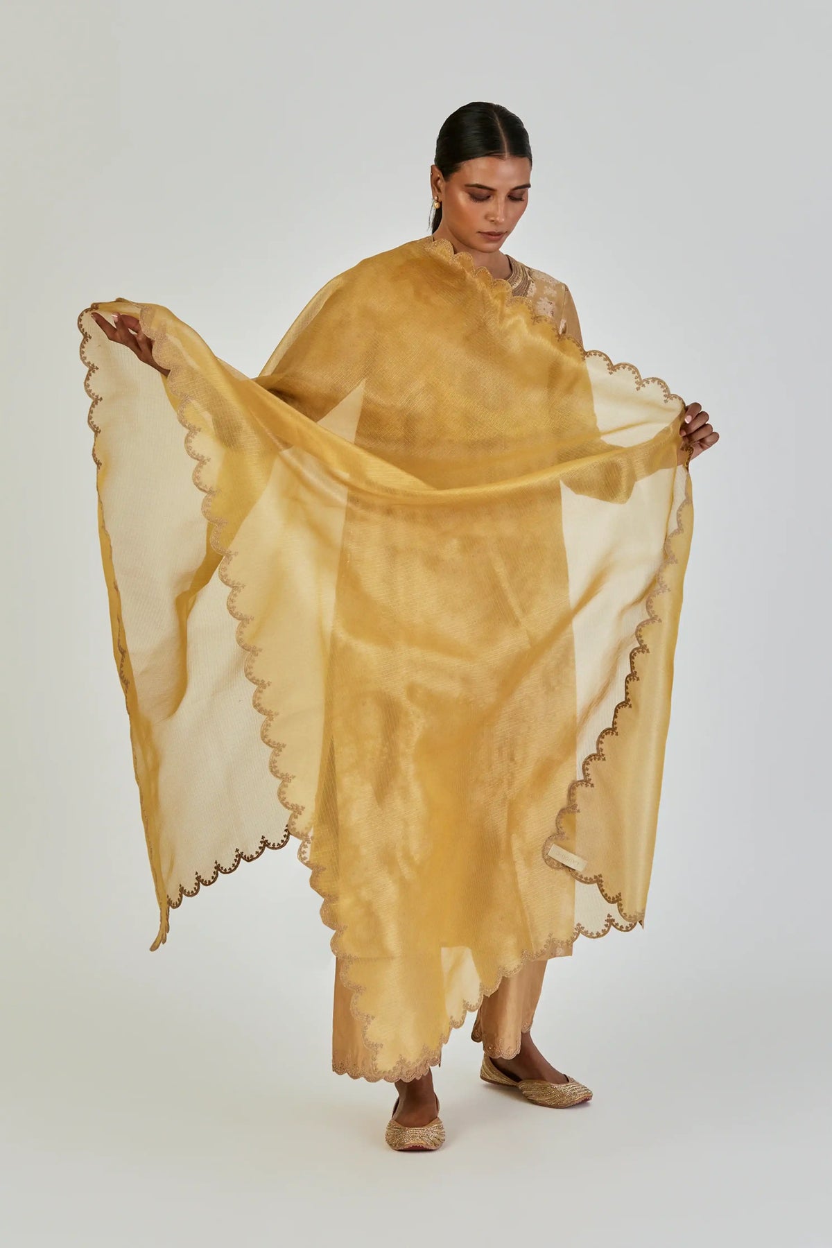 Naomi Dupatta