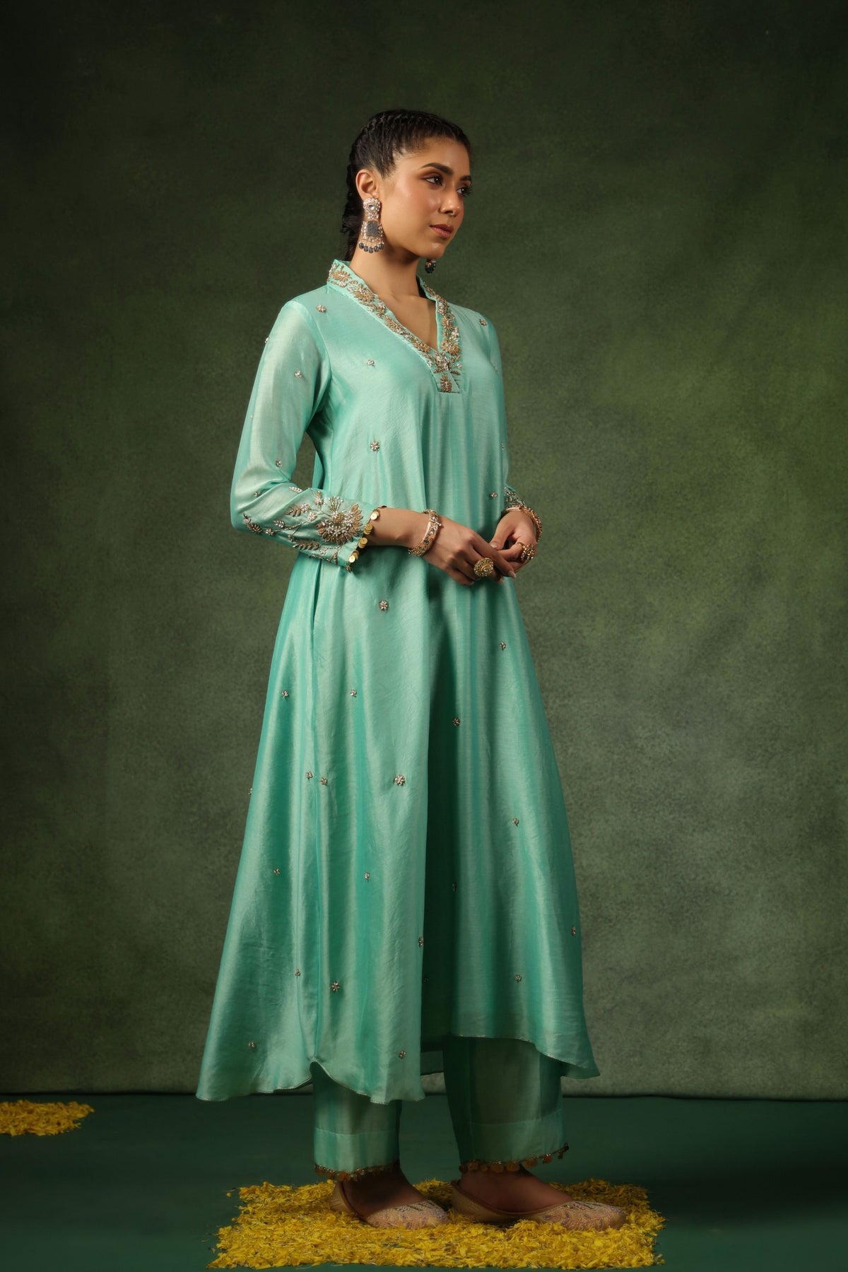 Neela Pakeezah Kurta Set