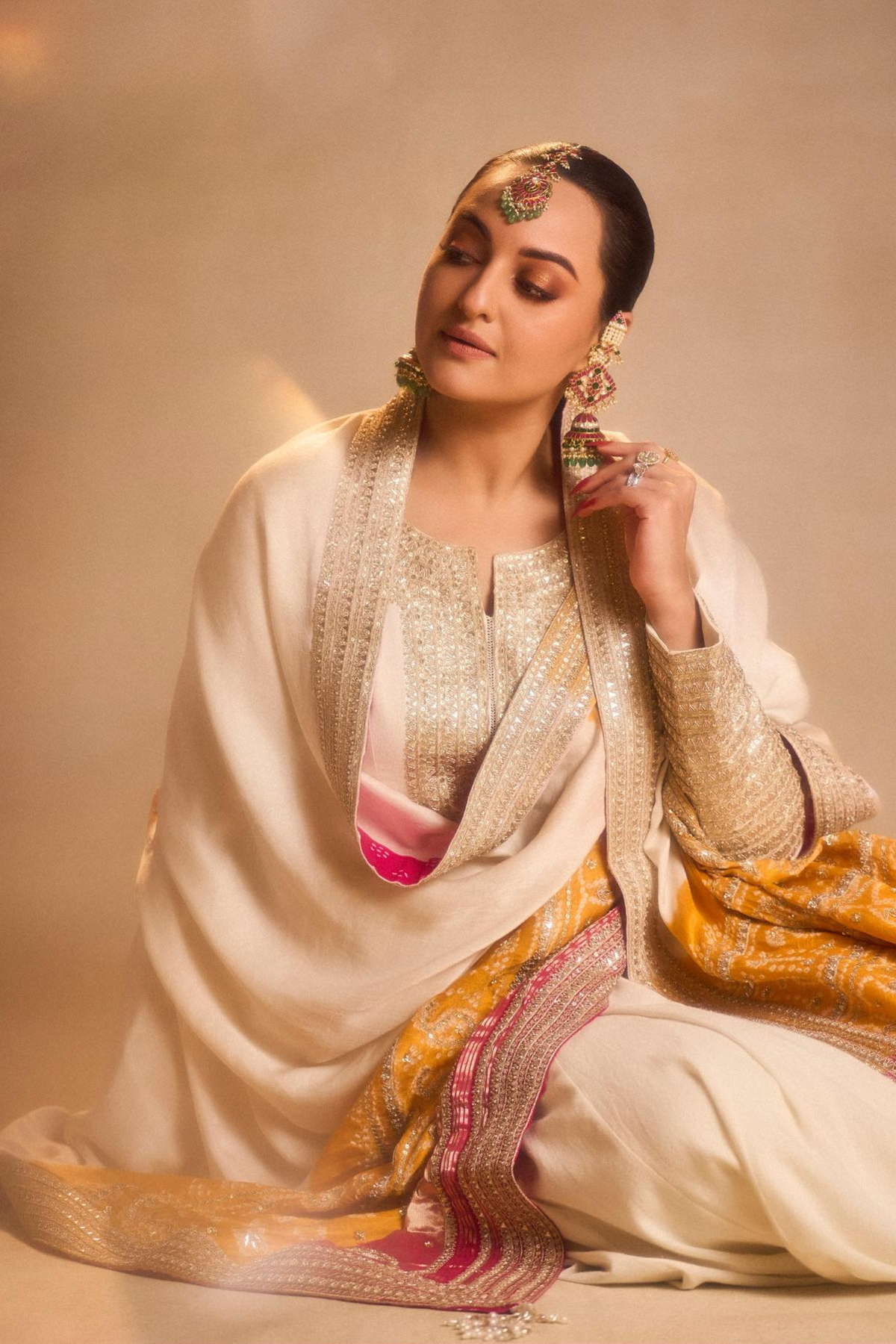 Sonakshi Sinha in Faabiiana