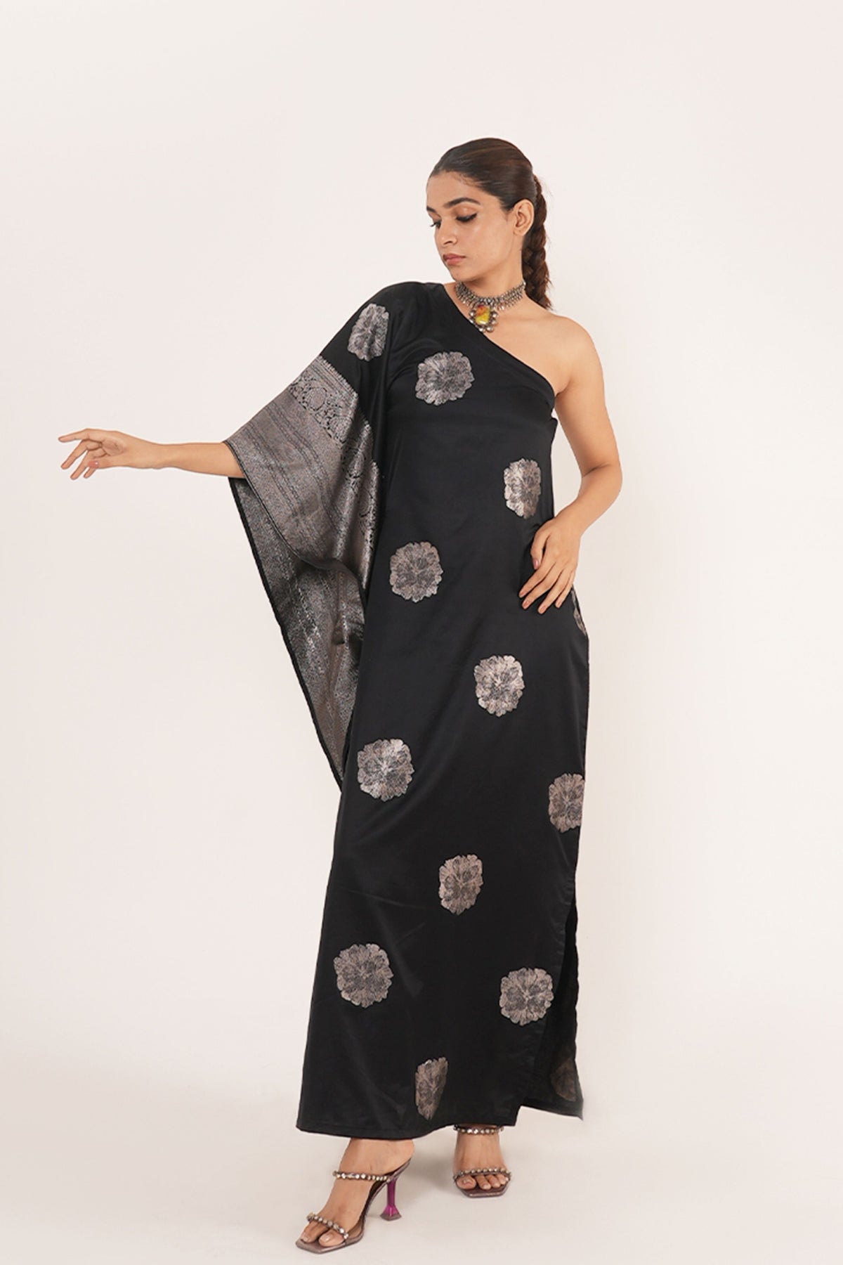 Gul Kaftan in Black