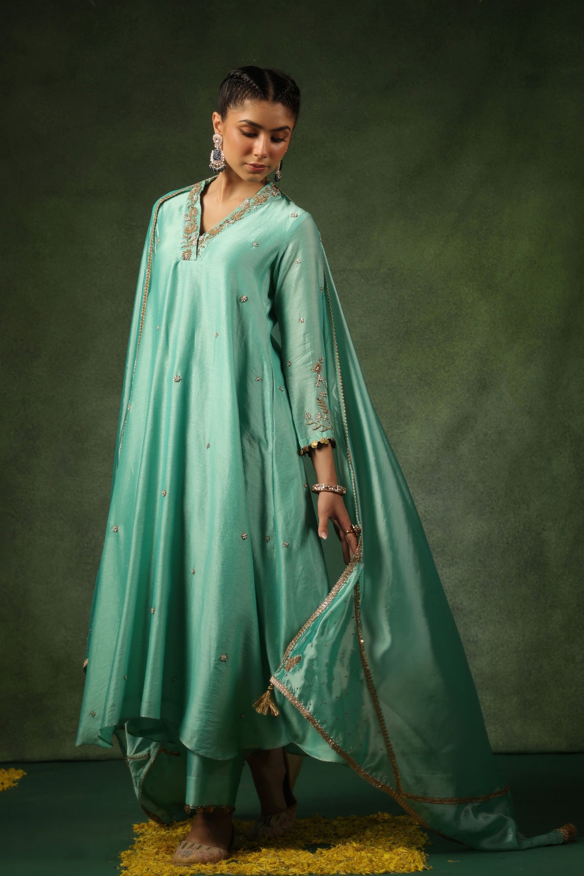 Neela Pakeezah Kurta Set