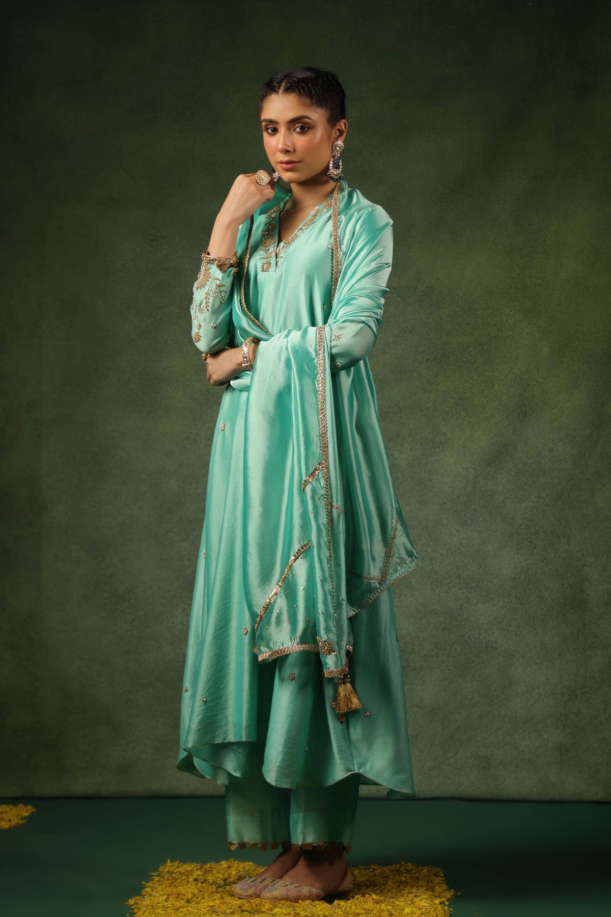 Neela Pakeezah Kurta Set