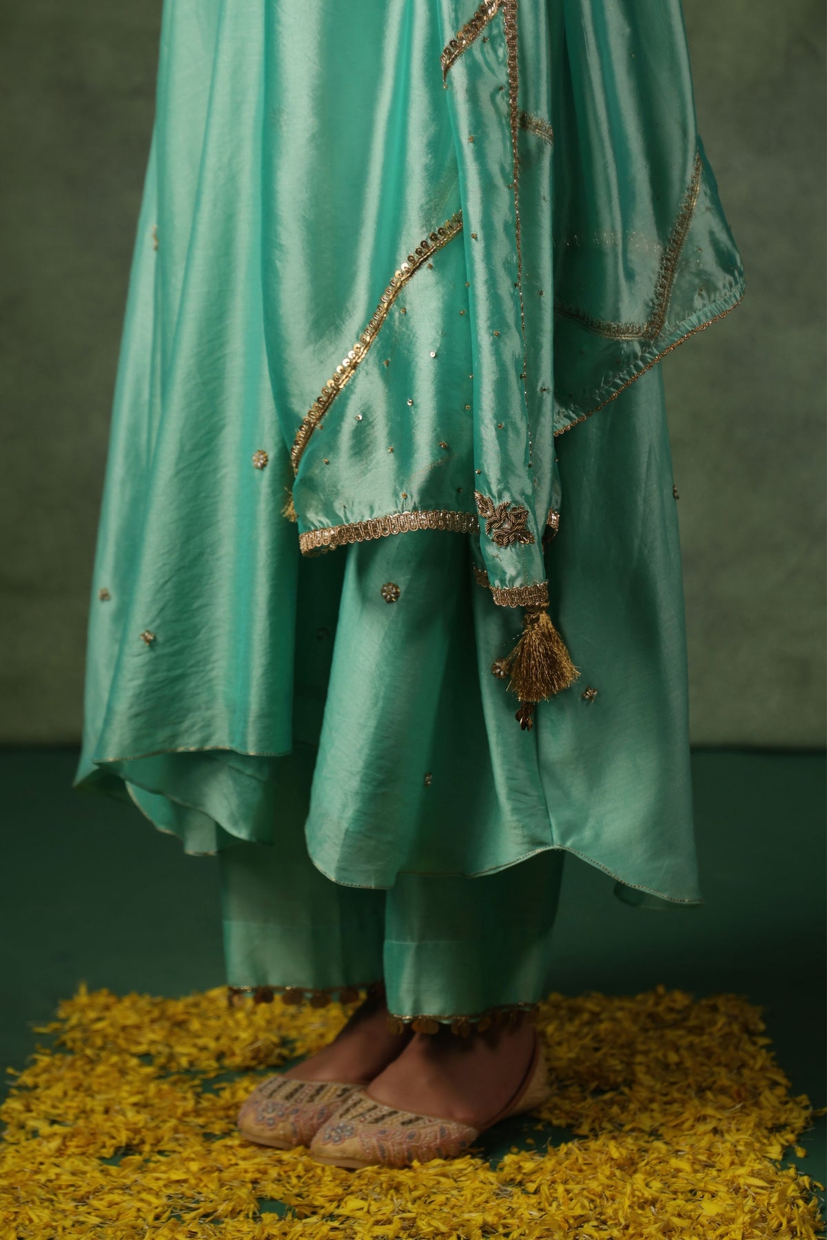 Neela Pakeezah Kurta Set