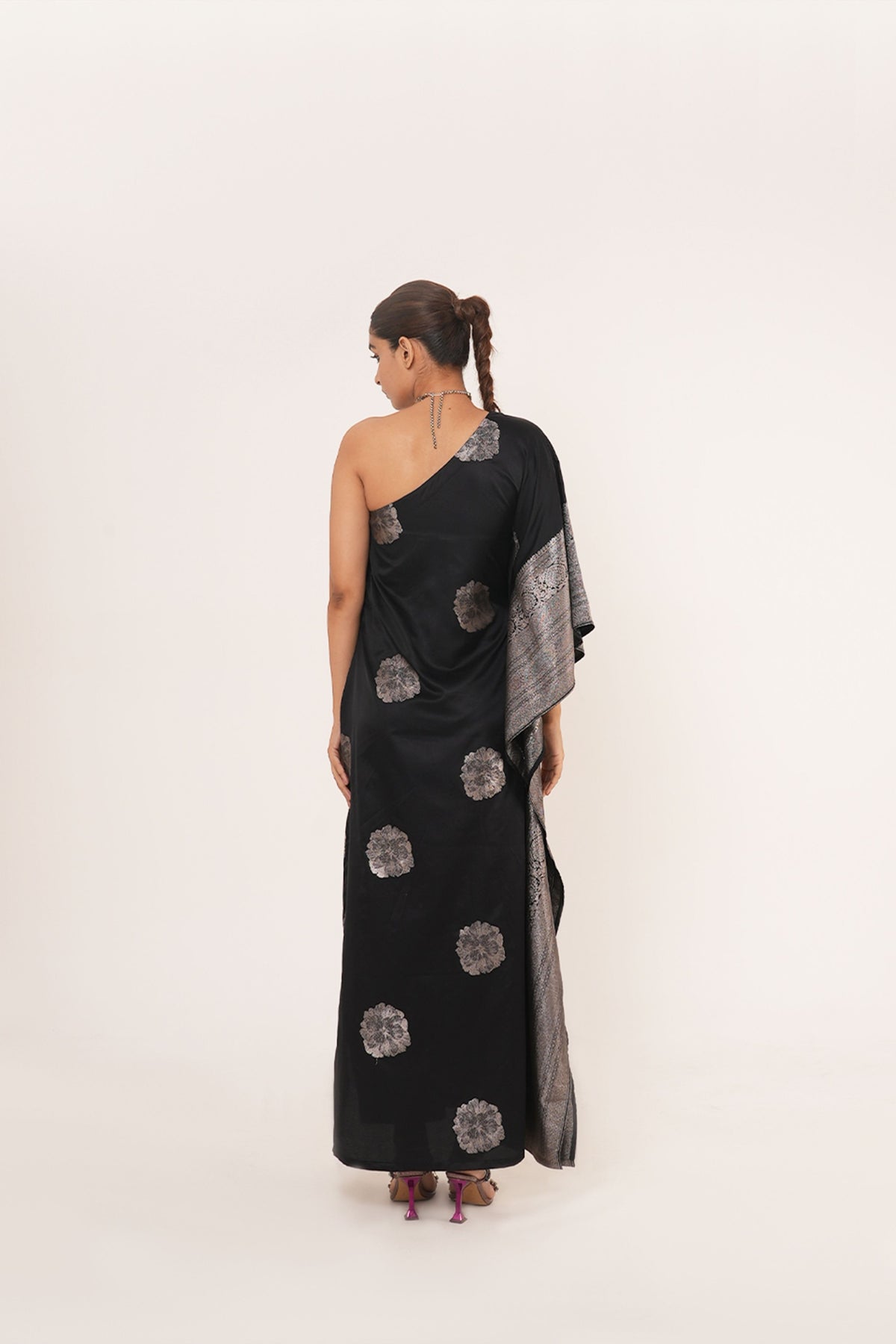 Gul Kaftan in Black