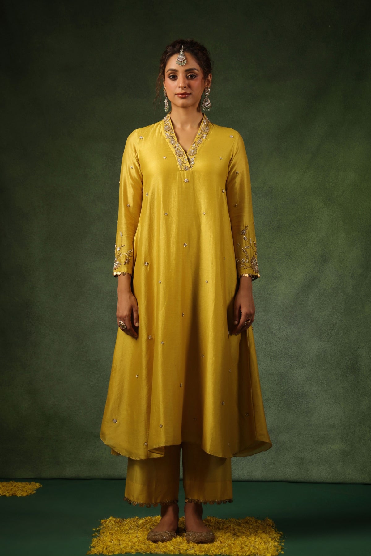 Phool Sunehra Kurta Set